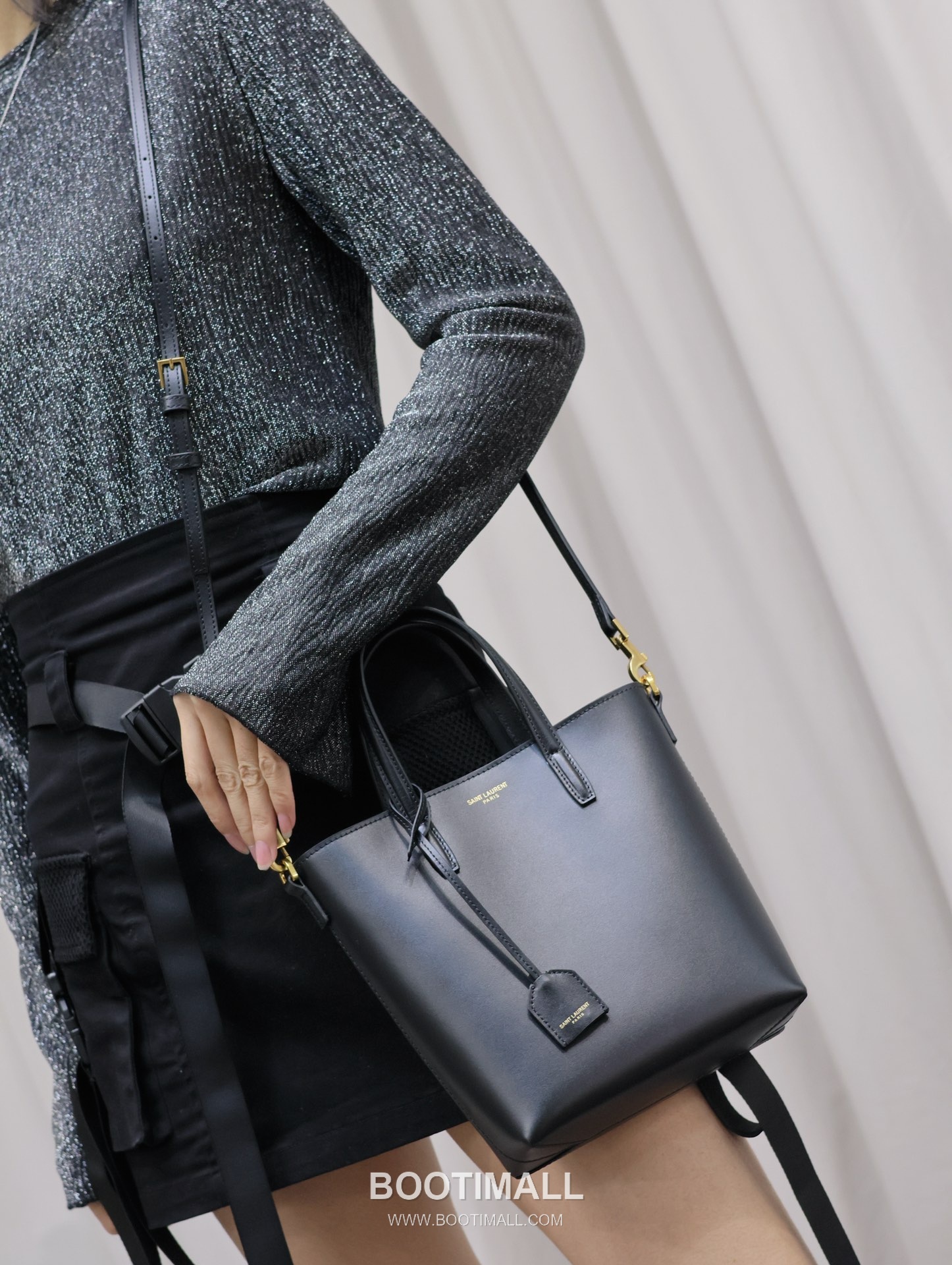 Saint Laurent Mini Toy Smooth Calfskin Tote Bag with YSL Charm Detail 생로랑 미니 토이 스무스 카프스킨 토트백 YSL참 712367 18cm 3