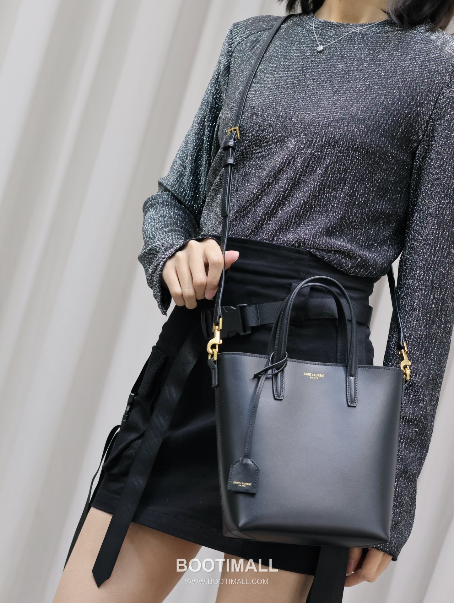 Saint Laurent Mini Toy Smooth Calfskin Tote Bag with YSL Charm Detail 생로랑 미니 토이 스무스 카프스킨 토트백 YSL참 712367 18cm 4