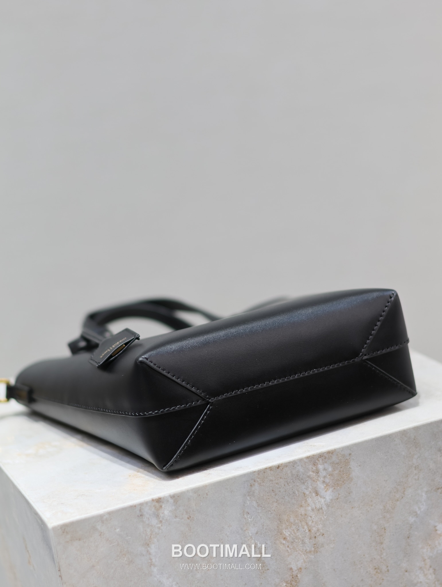 Saint Laurent Mini Toy Smooth Calfskin Tote Bag with YSL Charm Detail 생로랑 미니 토이 스무스 카프스킨 토트백 YSL참 712367 18cm 15