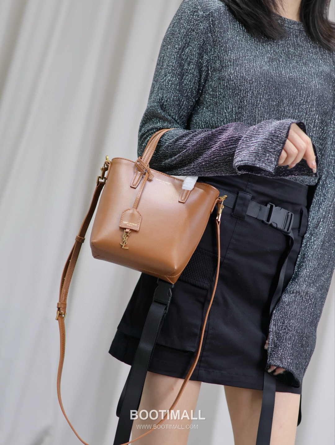 Saint Laurent Mini Toy Smooth Calfskin Tote Bag with YSL Charm Detail 생로랑 미니 토이 스무스 카프스킨 토트백 YSL참 712367 18cm 1