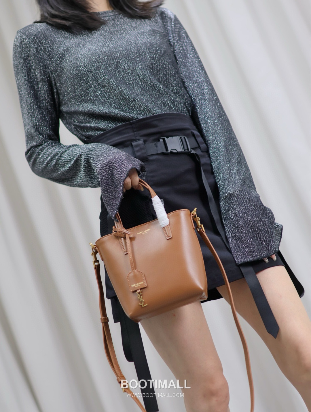 Saint Laurent Mini Toy Smooth Calfskin Tote Bag with YSL Charm Detail 생로랑 미니 토이 스무스 카프스킨 토트백 YSL참 712367 18cm 2