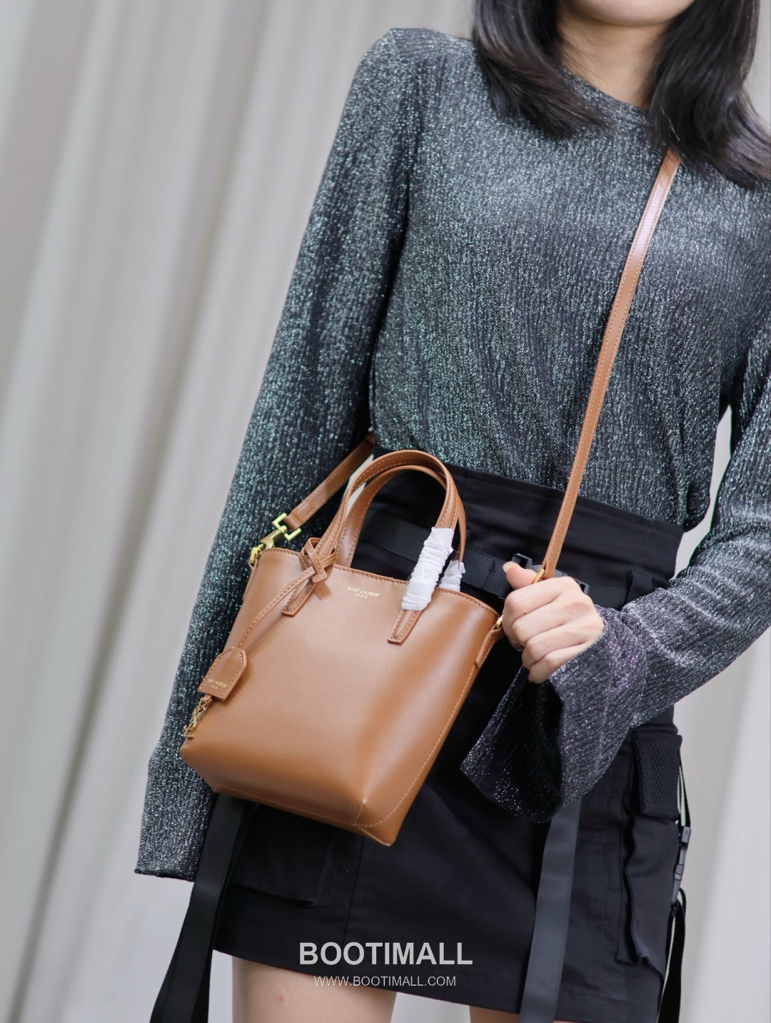 Saint Laurent Mini Toy Smooth Calfskin Tote Bag with YSL Charm Detail 생로랑 미니 토이 스무스 카프스킨 토트백 YSL참 712367 18cm 4