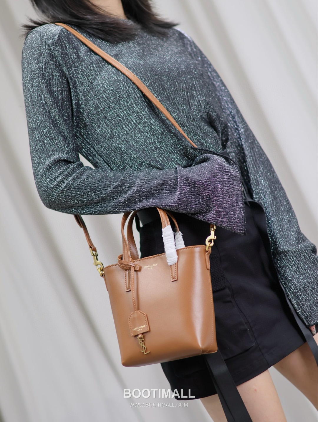 Saint Laurent Mini Toy Smooth Calfskin Tote Bag with YSL Charm Detail 생로랑 미니 토이 스무스 카프스킨 토트백 YSL참 712367 18cm 5