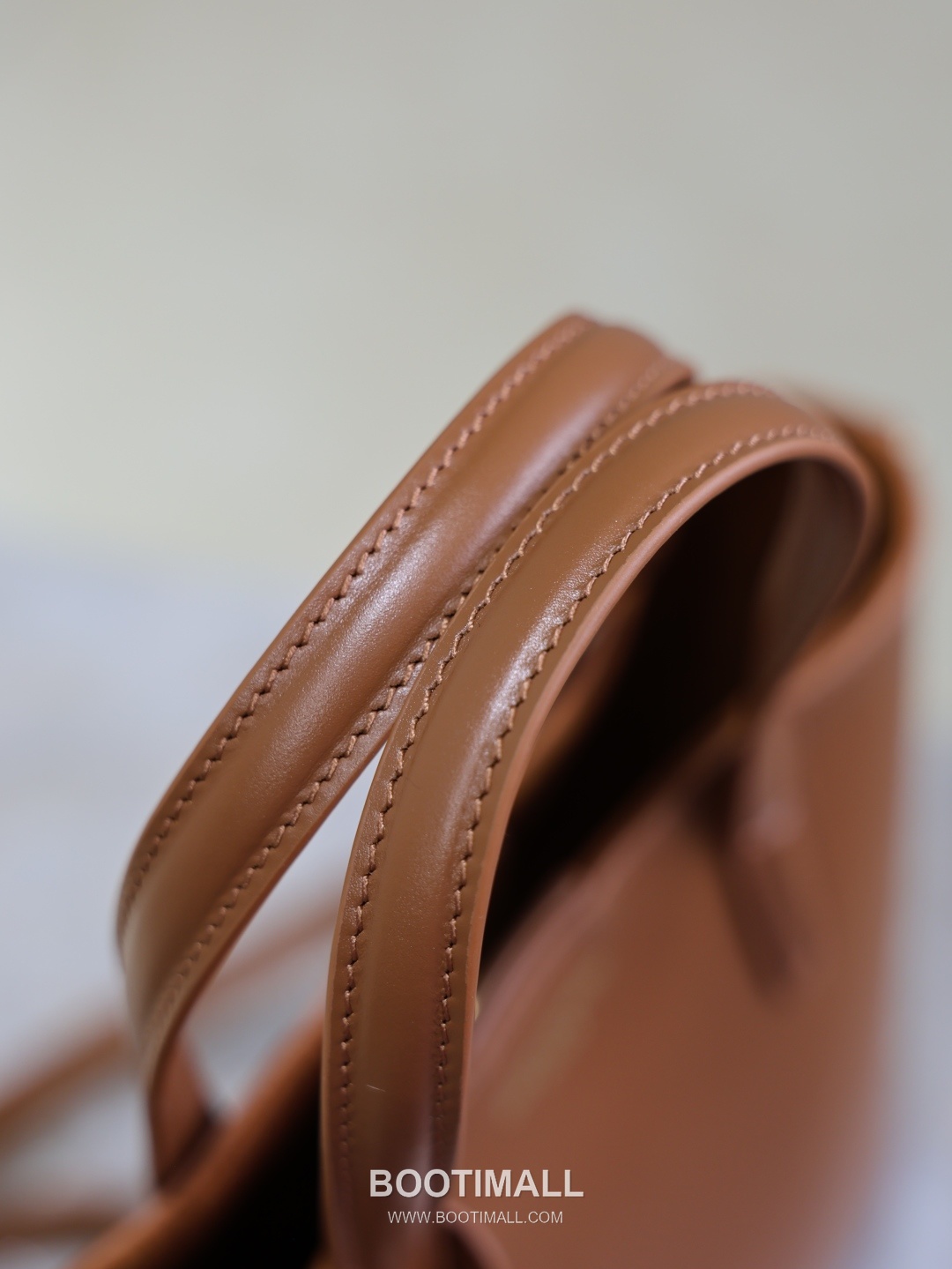 Saint Laurent Mini Toy Smooth Calfskin Tote Bag with YSL Charm Detail 생로랑 미니 토이 스무스 카프스킨 토트백 YSL참 712367 18cm 6