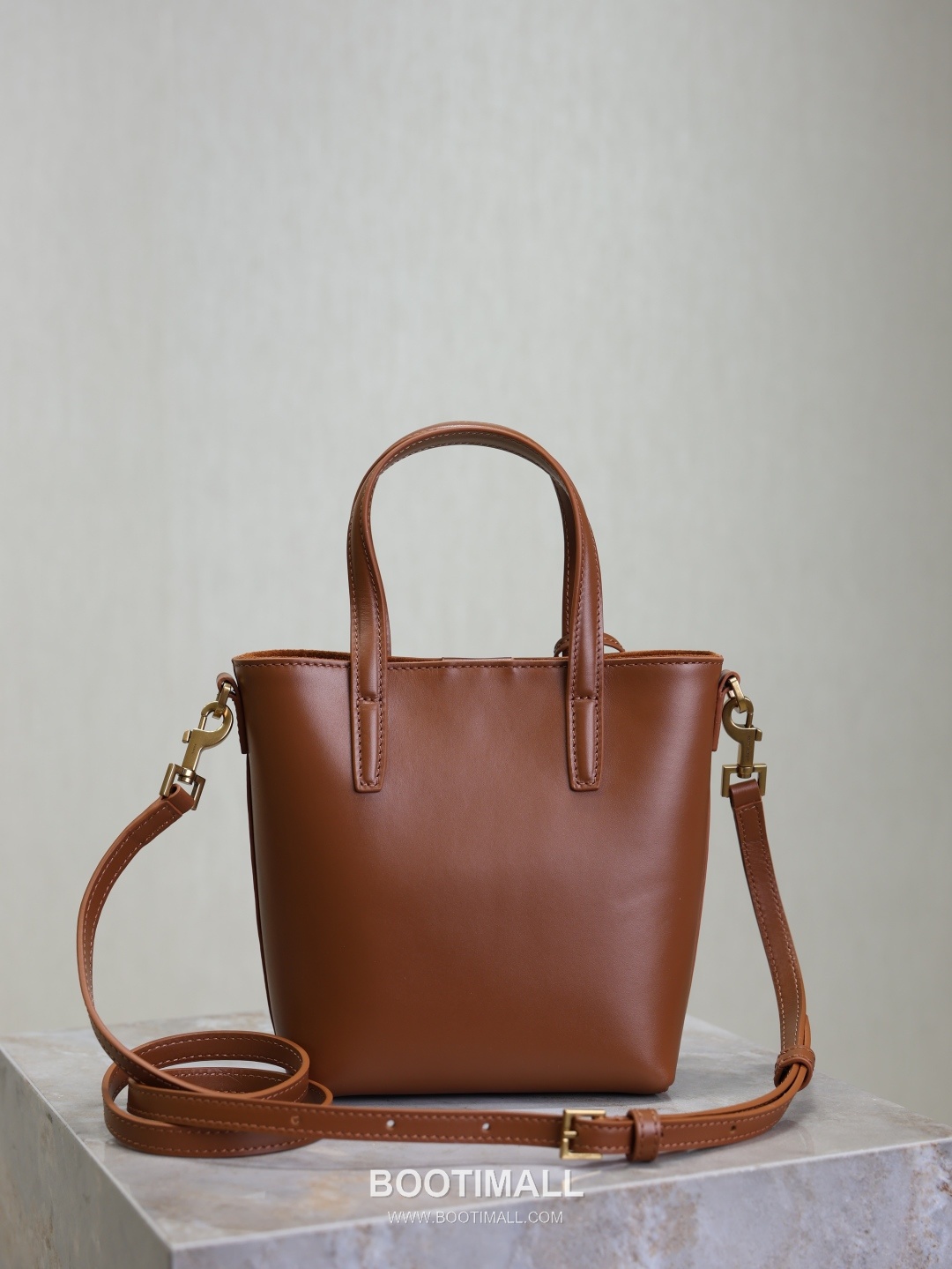 Saint Laurent Mini Toy Smooth Calfskin Tote Bag with YSL Charm Detail 생로랑 미니 토이 스무스 카프스킨 토트백 YSL참 712367 18cm 16