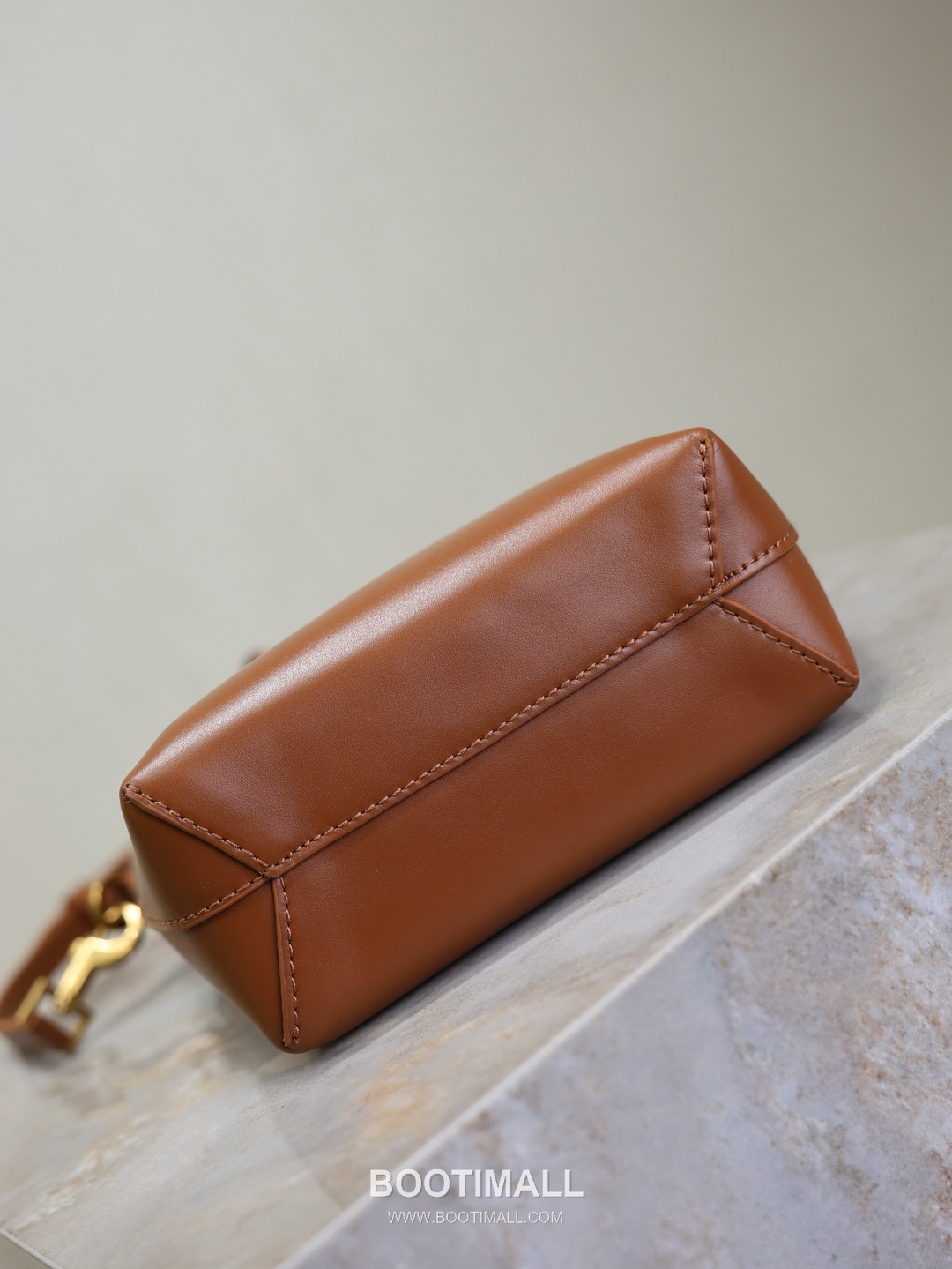 Saint Laurent Mini Toy Smooth Calfskin Tote Bag with YSL Charm Detail 생로랑 미니 토이 스무스 카프스킨 토트백 YSL참 712367 18cm 17