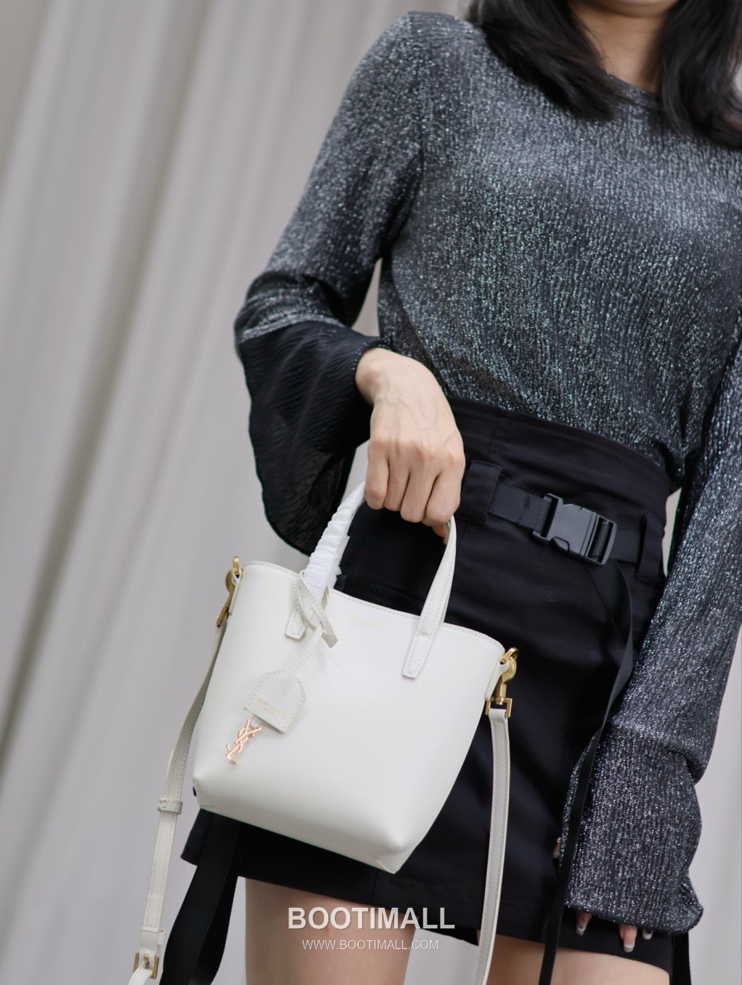 Saint Laurent Mini Toy Smooth Calfskin Tote Bag with YSL Charm Detail 생로랑 미니 토이 스무스 카프스킨 토트백 YSL참 712367 18cm 2