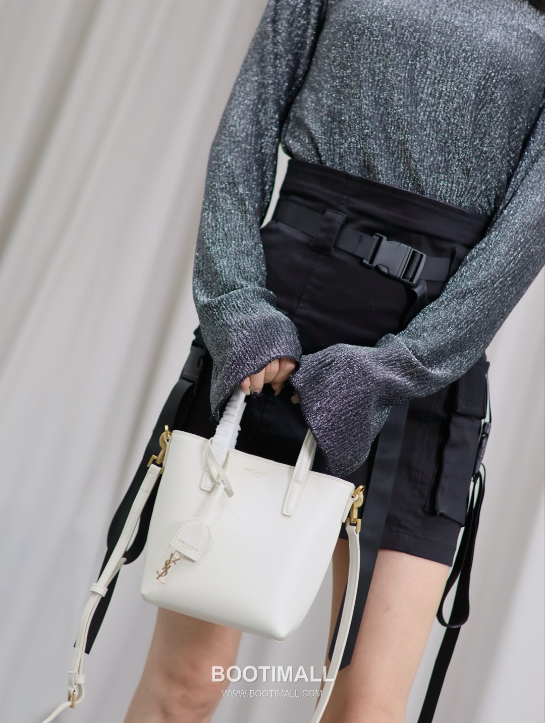 Saint Laurent Mini Toy Smooth Calfskin Tote Bag with YSL Charm Detail 생로랑 미니 토이 스무스 카프스킨 토트백 YSL참 712367 18cm 3