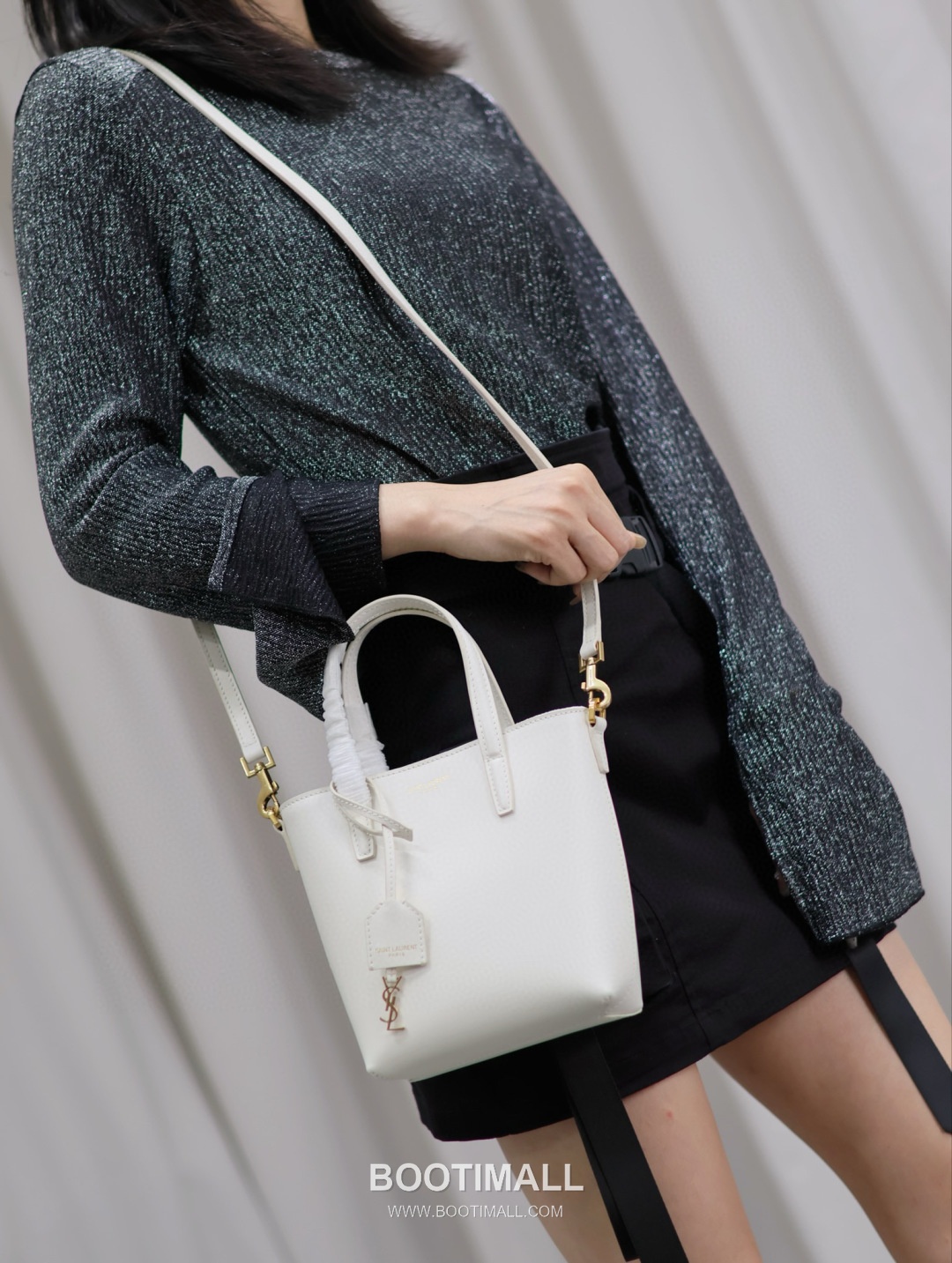 Saint Laurent Mini Toy Smooth Calfskin Tote Bag with YSL Charm Detail 생로랑 미니 토이 스무스 카프스킨 토트백 YSL참 712367 18cm 4