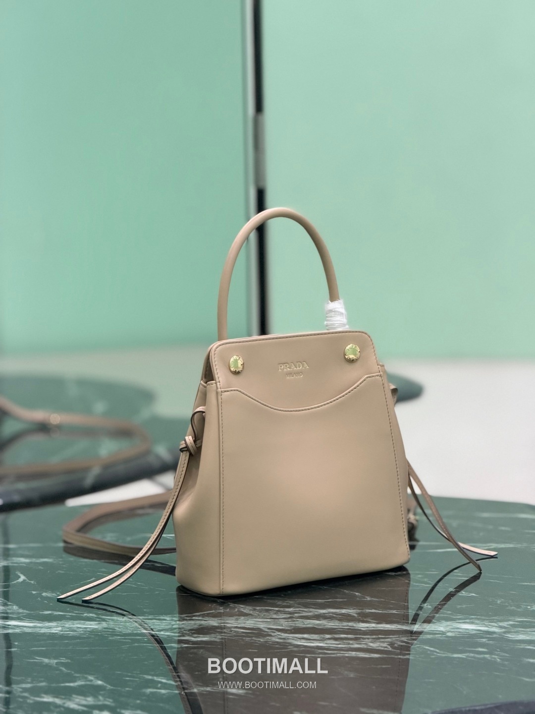 Prada Carry Calfskin Tote Bag with Strap Magnetic Closure Detail 프라다 캐리 카프스킨 토트백 스트랩 마그네틱클로저 1BA496 21cm 6