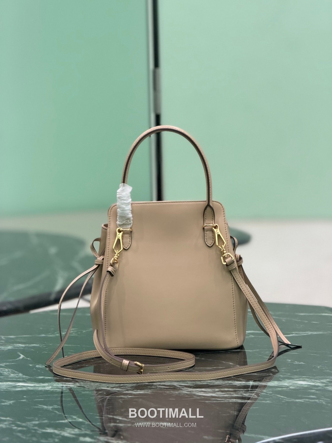 Prada Carry Calfskin Tote Bag with Strap Magnetic Closure Detail 프라다 캐리 카프스킨 토트백 스트랩 마그네틱클로저 1BA496 21cm 8