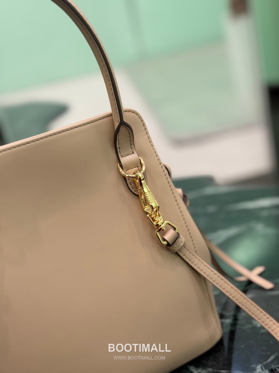 Prada Carry Calfskin Tote Bag with Strap Magnetic Closure Detail 프라다 캐리 카프스킨 토트백 스트랩 마그네틱클로저 1BA496 21cm 10