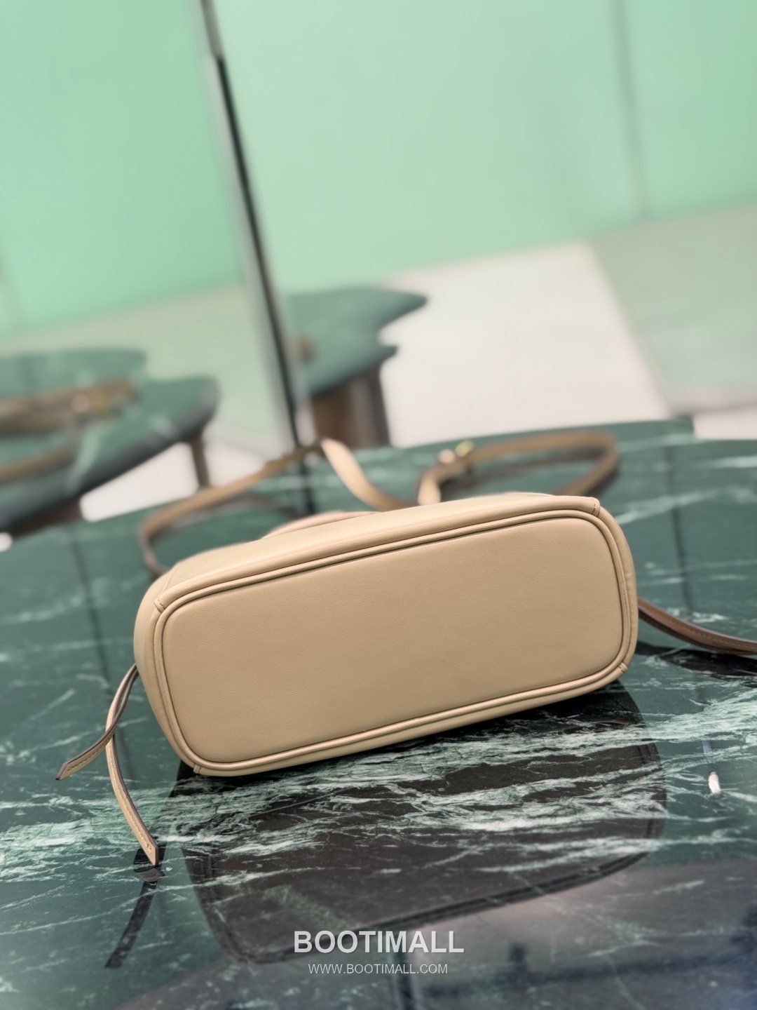 Prada Carry Calfskin Tote Bag with Strap Magnetic Closure Detail 프라다 캐리 카프스킨 토트백 스트랩 마그네틱클로저 1BA496 21cm 11