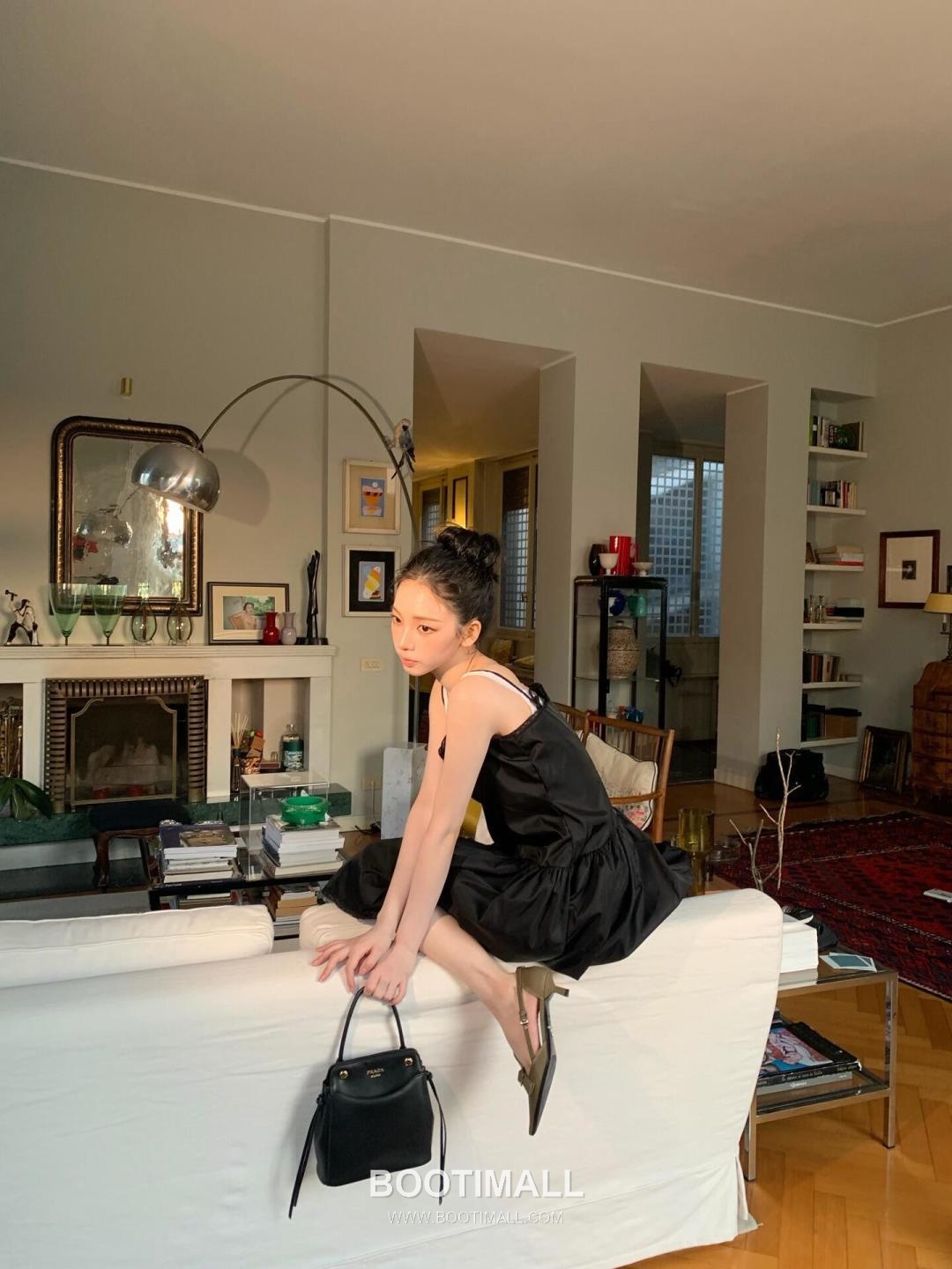 Prada Carry Calfskin Tote Bag with Strap Magnetic Closure Detail 프라다 캐리 카프스킨 토트백 스트랩 마그네틱클로저 1BA496 21cm 1