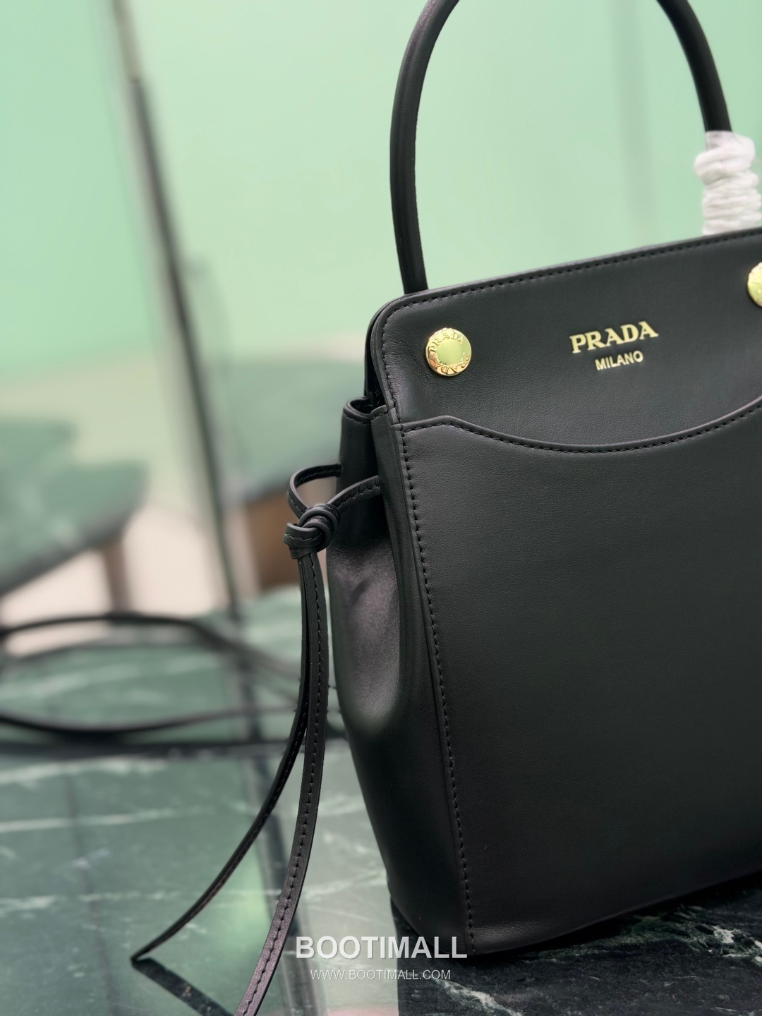 Prada Carry Calfskin Tote Bag with Strap Magnetic Closure Detail 프라다 캐리 카프스킨 토트백 스트랩 마그네틱클로저 1BA496 21cm 7