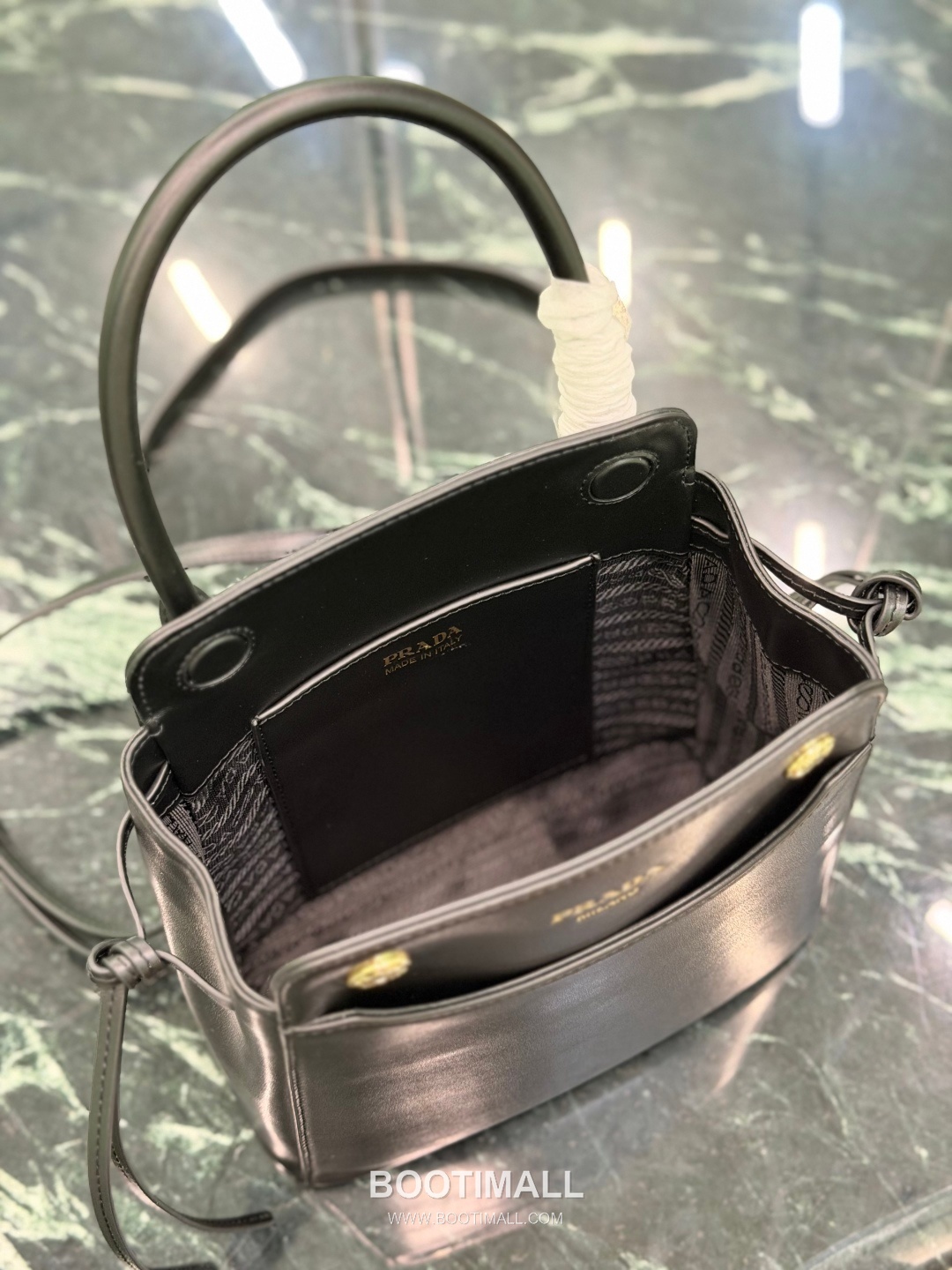 Prada Carry Calfskin Tote Bag with Strap Magnetic Closure Detail 프라다 캐리 카프스킨 토트백 스트랩 마그네틱클로저 1BA496 21cm 12