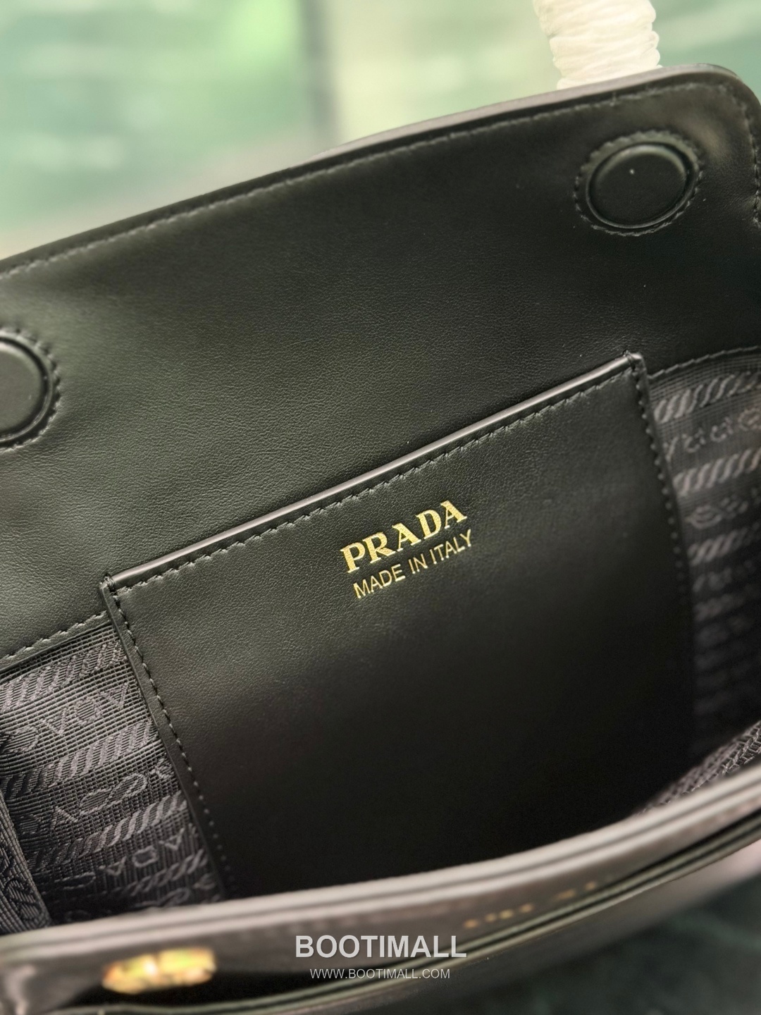 Prada Carry Calfskin Tote Bag with Strap Magnetic Closure Detail 프라다 캐리 카프스킨 토트백 스트랩 마그네틱클로저 1BA496 21cm 13