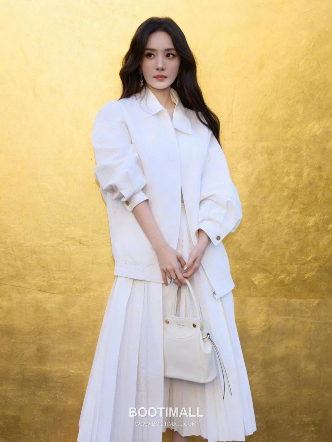 Prada Carry Calfskin Tote Bag with Strap Magnetic Closure Detail 프라다 캐리 카프스킨 토트백 스트랩 마그네틱클로저 1BA496 21cm 2