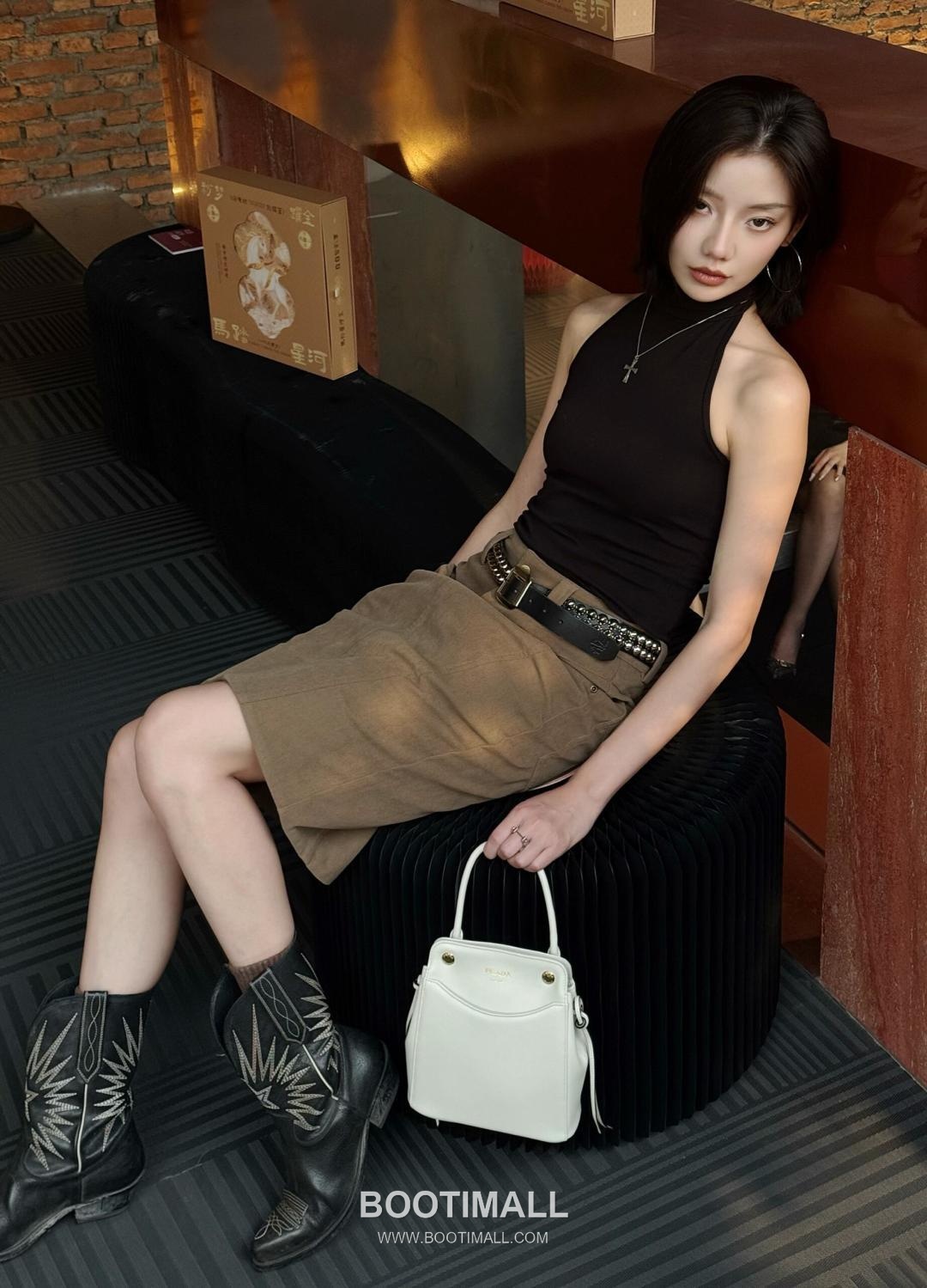 Prada Carry Calfskin Tote Bag with Strap Magnetic Closure Detail 프라다 캐리 카프스킨 토트백 스트랩 마그네틱클로저 1BA496 21cm 9