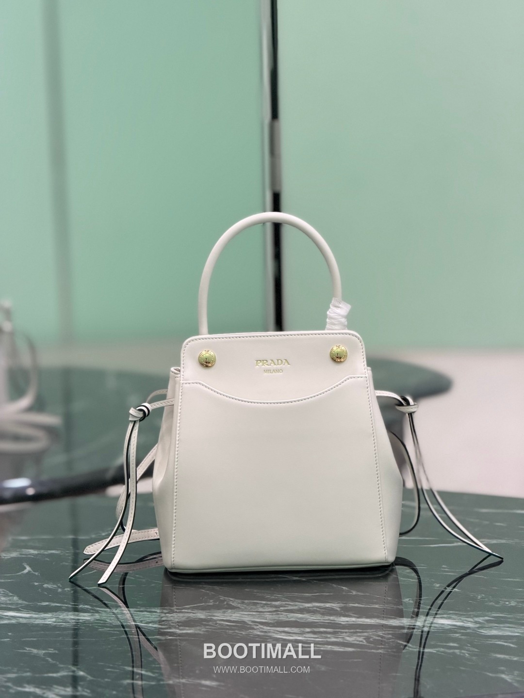 Prada Carry Calfskin Tote Bag with Strap Magnetic Closure Detail 프라다 캐리 카프스킨 토트백 스트랩 마그네틱클로저 1BA496 21cm 14