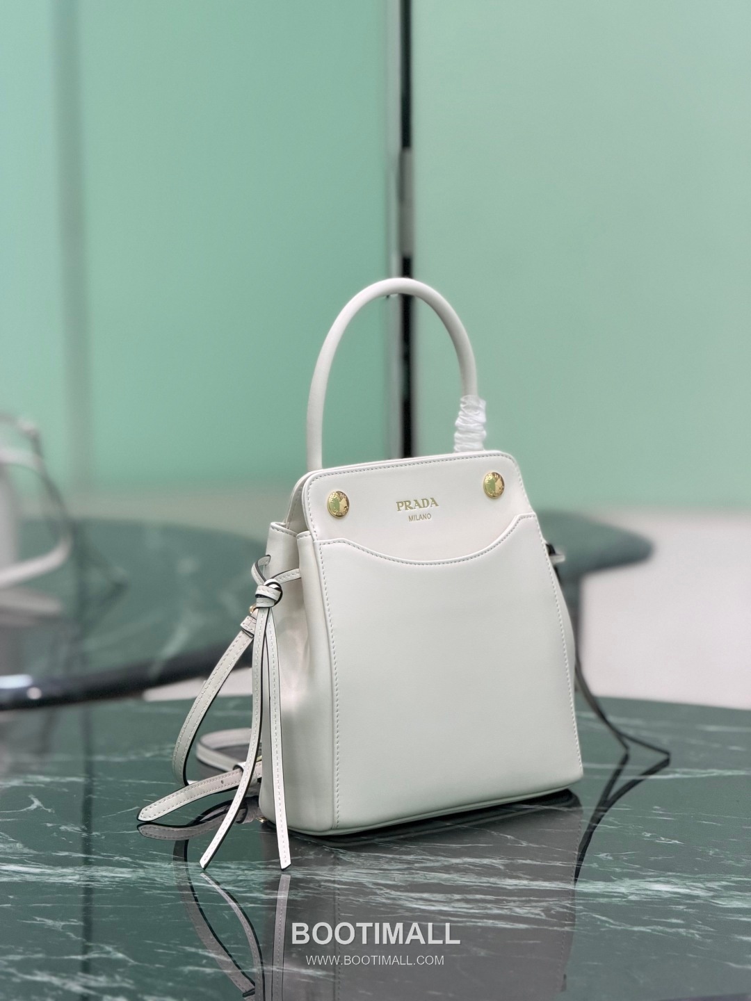 Prada Carry Calfskin Tote Bag with Strap Magnetic Closure Detail 프라다 캐리 카프스킨 토트백 스트랩 마그네틱클로저 1BA496 21cm 15