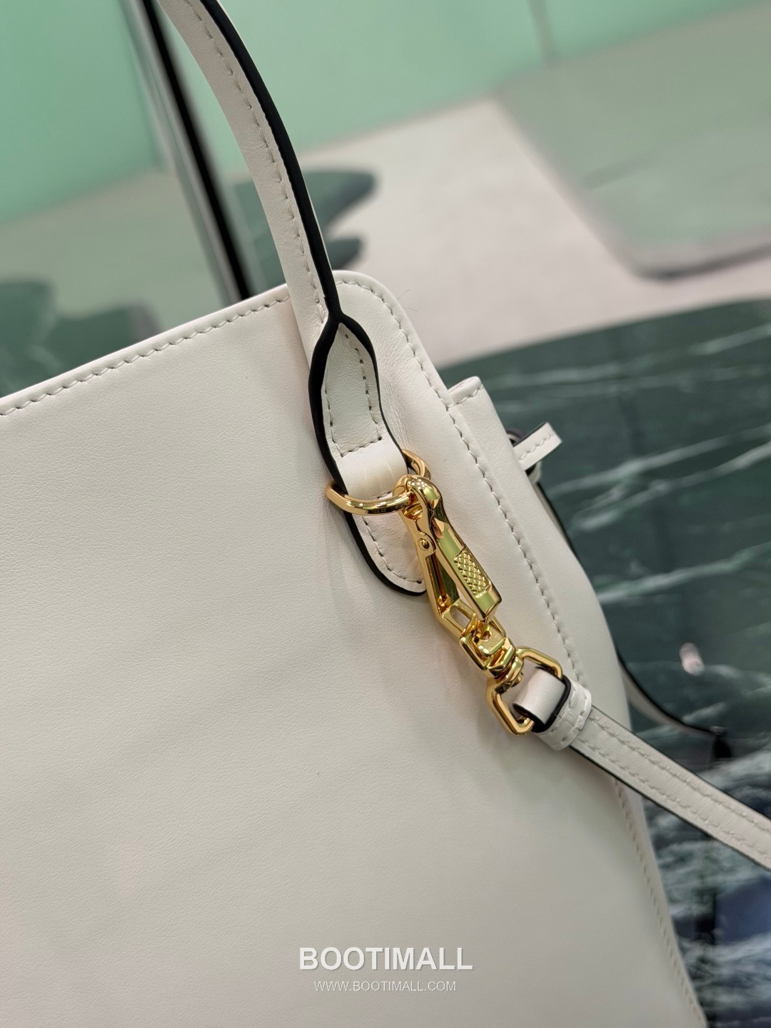 Prada Carry Calfskin Tote Bag with Strap Magnetic Closure Detail 프라다 캐리 카프스킨 토트백 스트랩 마그네틱클로저 1BA496 21cm 19