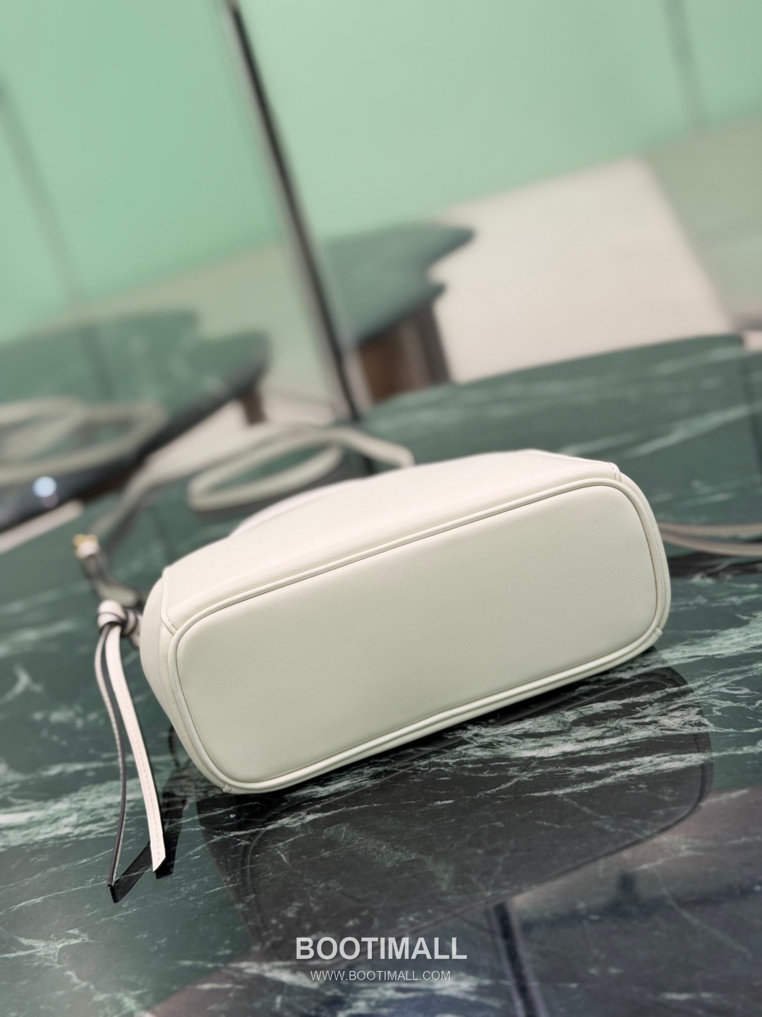 Prada Carry Calfskin Tote Bag with Strap Magnetic Closure Detail 프라다 캐리 카프스킨 토트백 스트랩 마그네틱클로저 1BA496 21cm 20