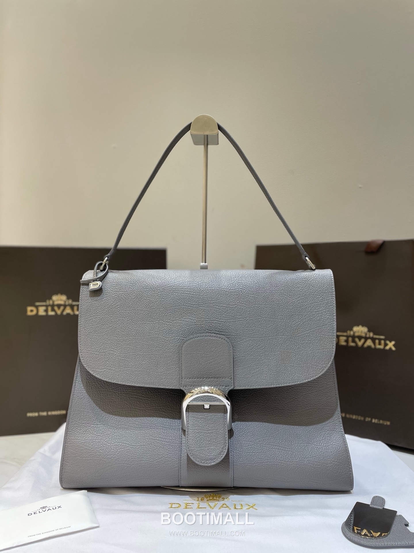 Delvaux Tempo Aluire Calfskin Tote Bag with Flap Strap Pocket Detail 델보 템포 알뤼르 카프스킨 토트백 플랩 스트랩 포켓 37.5cm 9