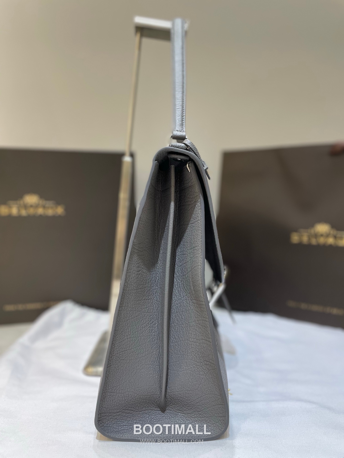 Delvaux Tempo Aluire Calfskin Tote Bag with Flap Strap Pocket Detail 델보 템포 알뤼르 카프스킨 토트백 플랩 스트랩 포켓 37.5cm 11