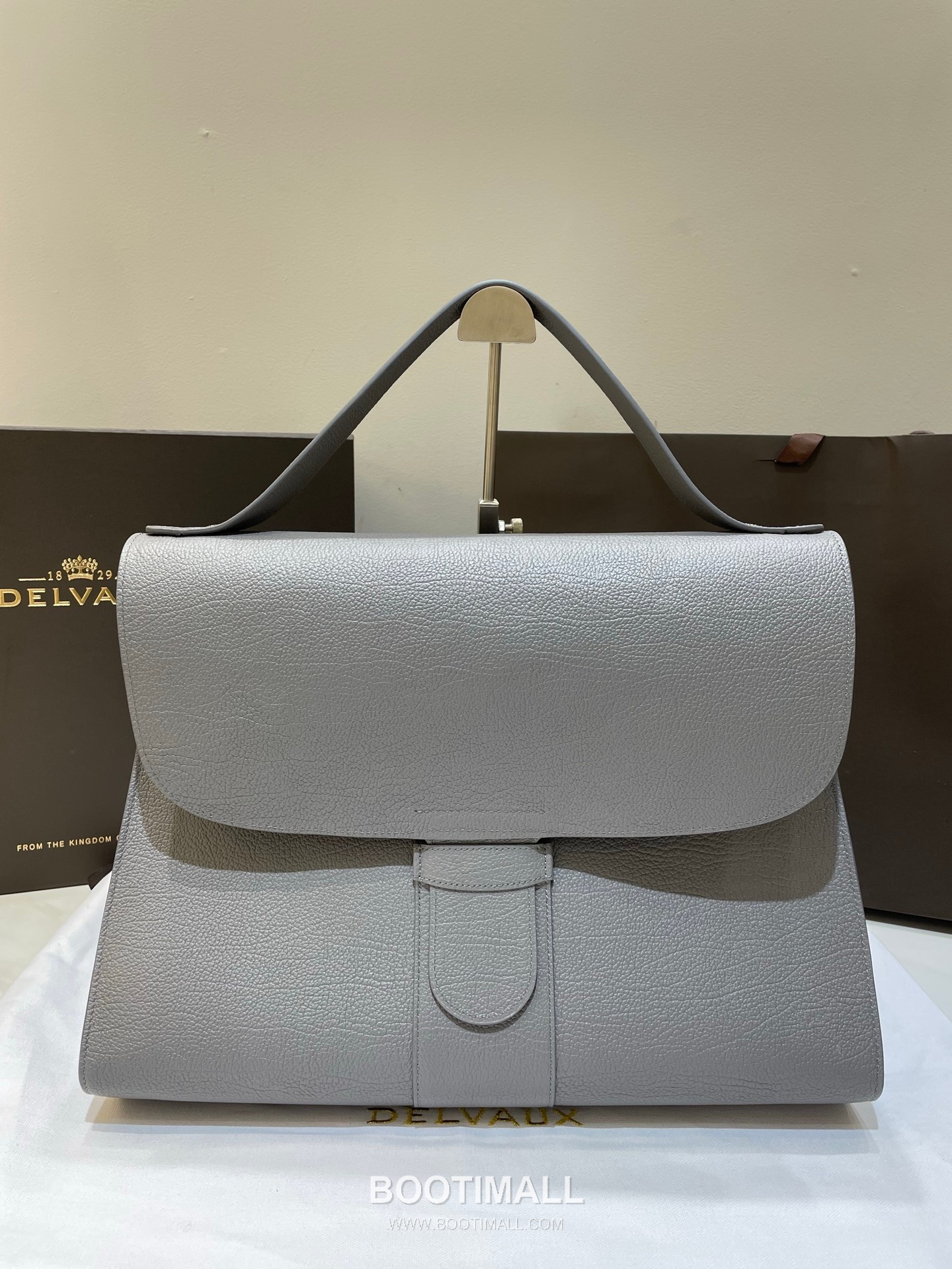 Delvaux Tempo Aluire Calfskin Tote Bag with Flap Strap Pocket Detail 델보 템포 알뤼르 카프스킨 토트백 플랩 스트랩 포켓 37.5cm 15