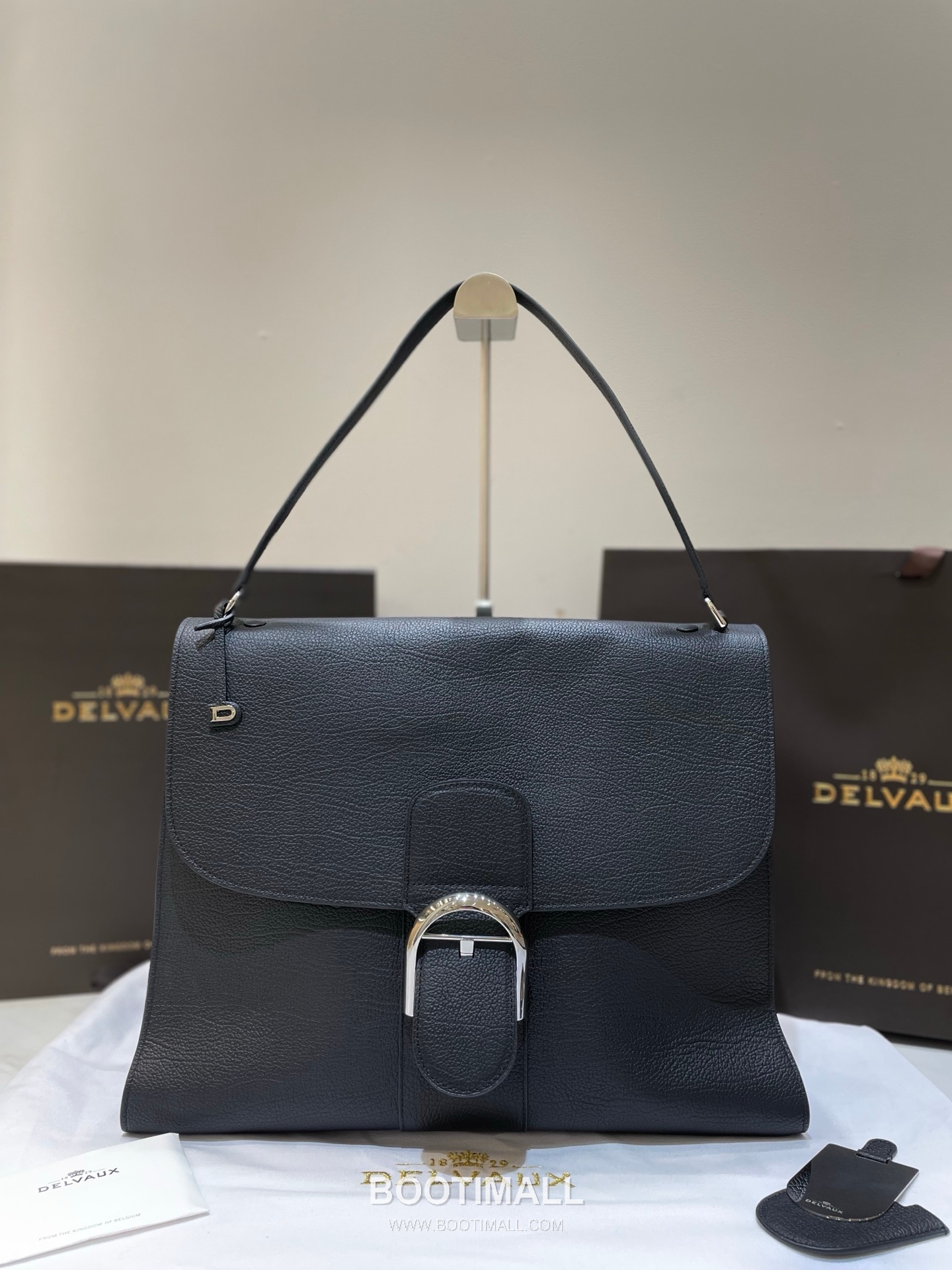 Delvaux Tempo Aluire Calfskin Tote Bag with Flap Strap Pocket Detail 델보 템포 알뤼르 카프스킨 토트백 플랩 스트랩 포켓 37.5cm 10