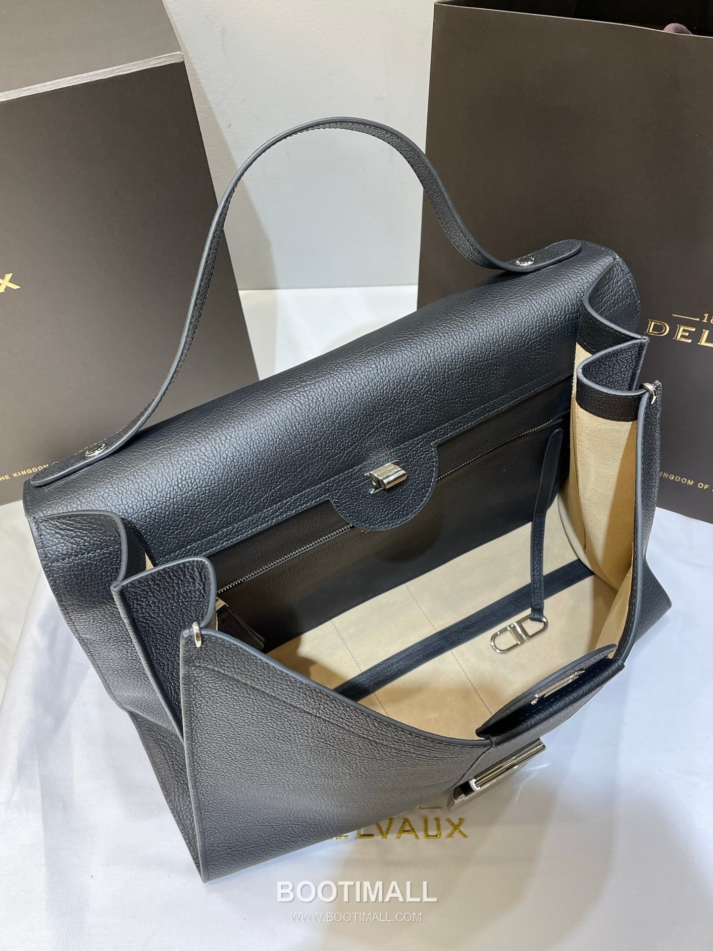 Delvaux Tempo Aluire Calfskin Tote Bag with Flap Strap Pocket Detail 델보 템포 알뤼르 카프스킨 토트백 플랩 스트랩 포켓 37.5cm 14