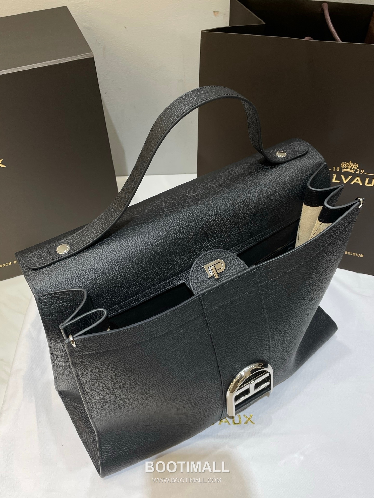 Delvaux Tempo Aluire Calfskin Tote Bag with Flap Strap Pocket Detail 델보 템포 알뤼르 카프스킨 토트백 플랩 스트랩 포켓 37.5cm 15