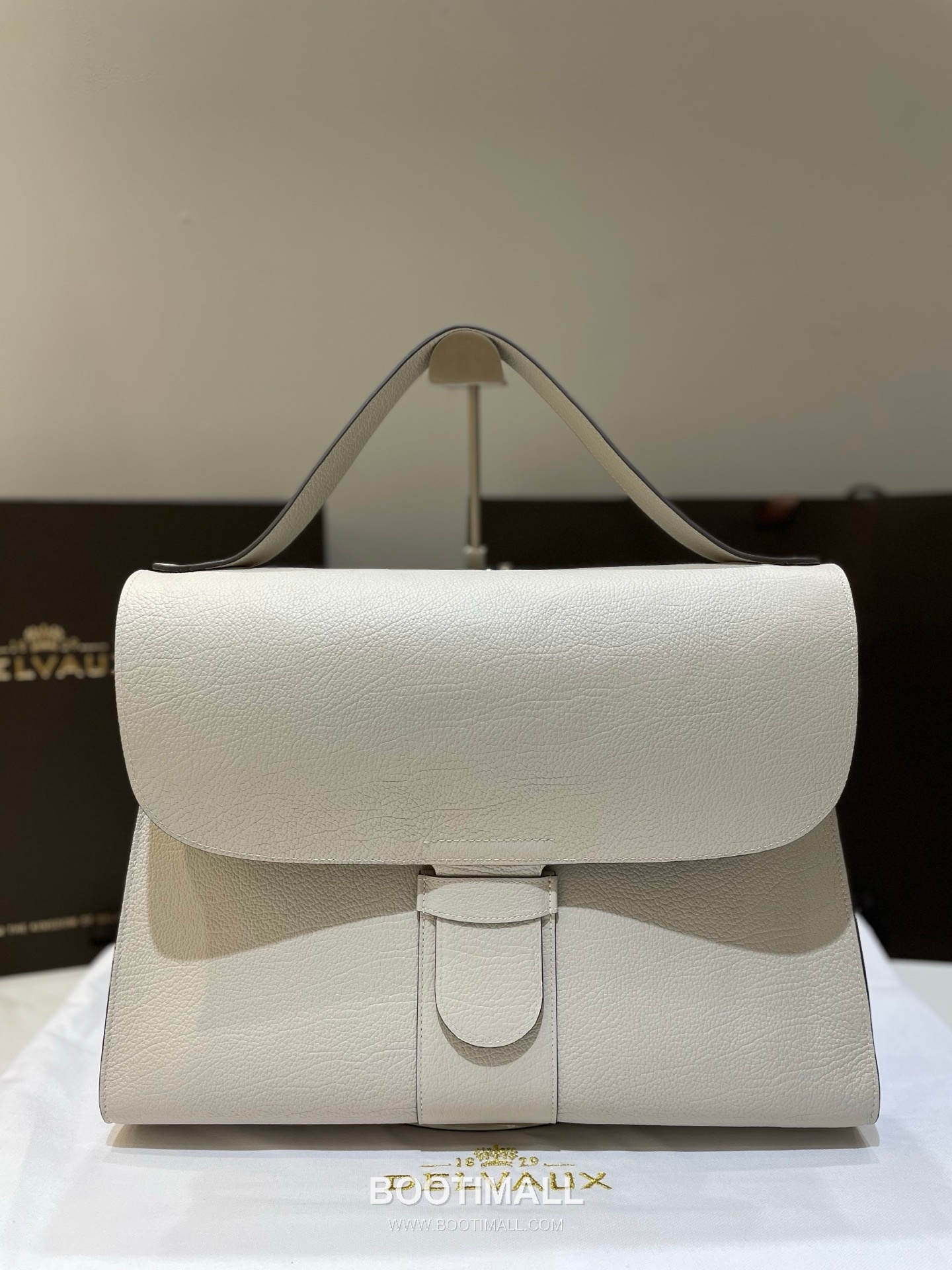 Delvaux Tempo Aluire Calfskin Tote Bag with Flap Strap Pocket Detail 델보 템포 알뤼르 카프스킨 토트백 플랩 스트랩 포켓 37.5cm 12