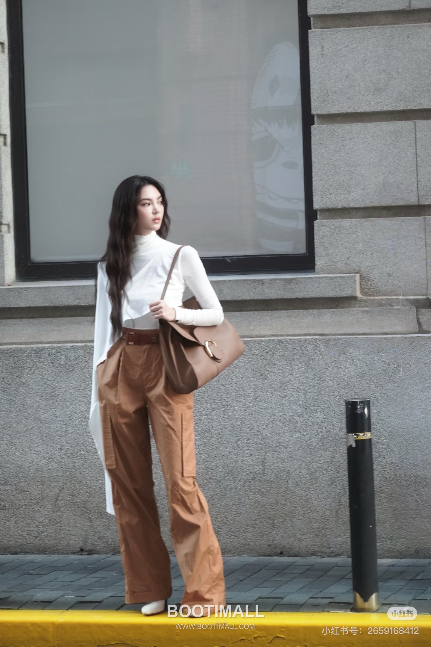 Delvaux Tempo Aluire Calfskin Tote Bag with Flap Strap Pocket Detail 델보 템포 알뤼르 카프스킨 토트백 플랩 스트랩 포켓 37.5cm 4