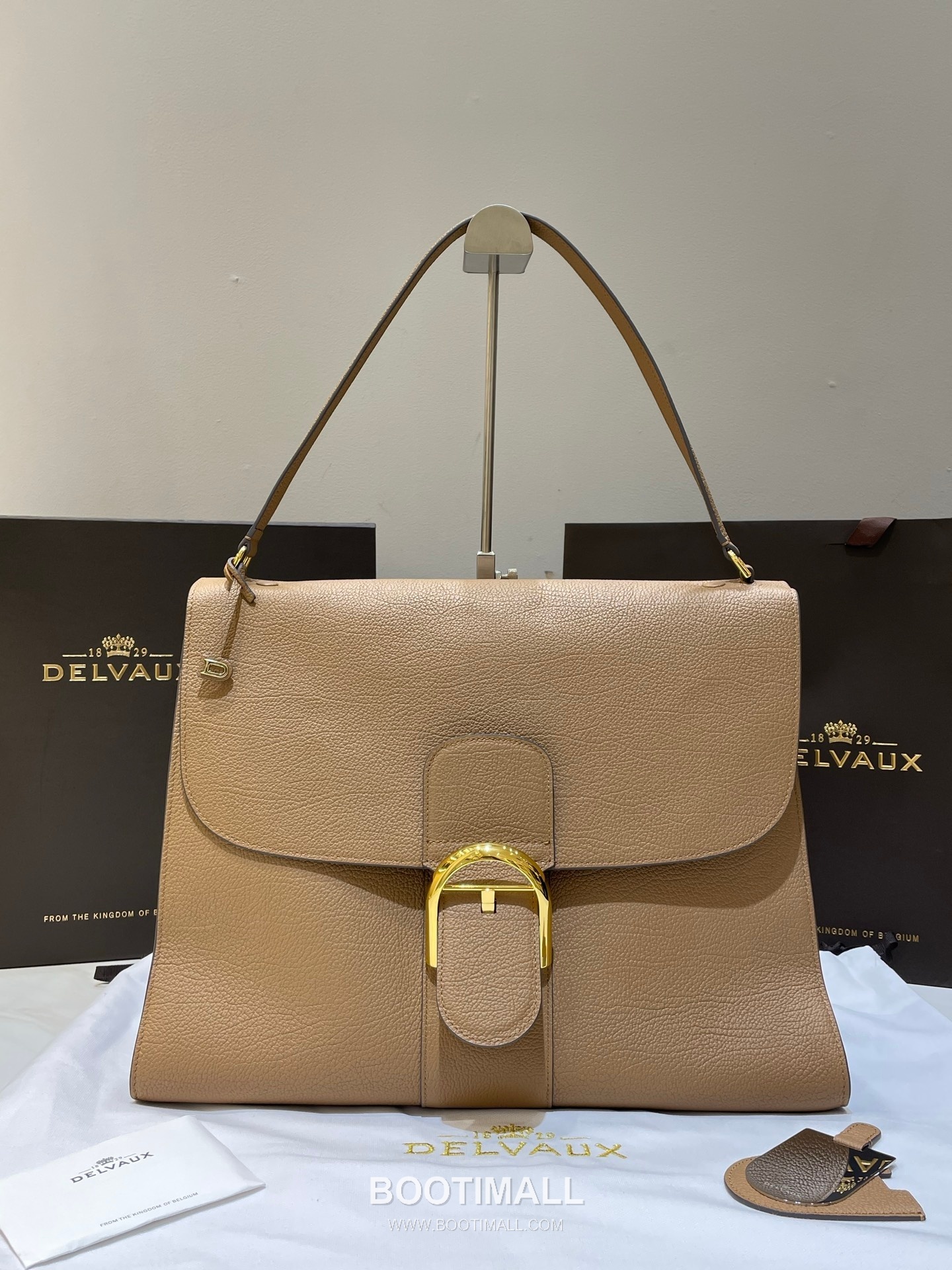 Delvaux Tempo Aluire Calfskin Tote Bag with Flap Strap Pocket Detail 델보 템포 알뤼르 카프스킨 토트백 플랩 스트랩 포켓 37.5cm 10