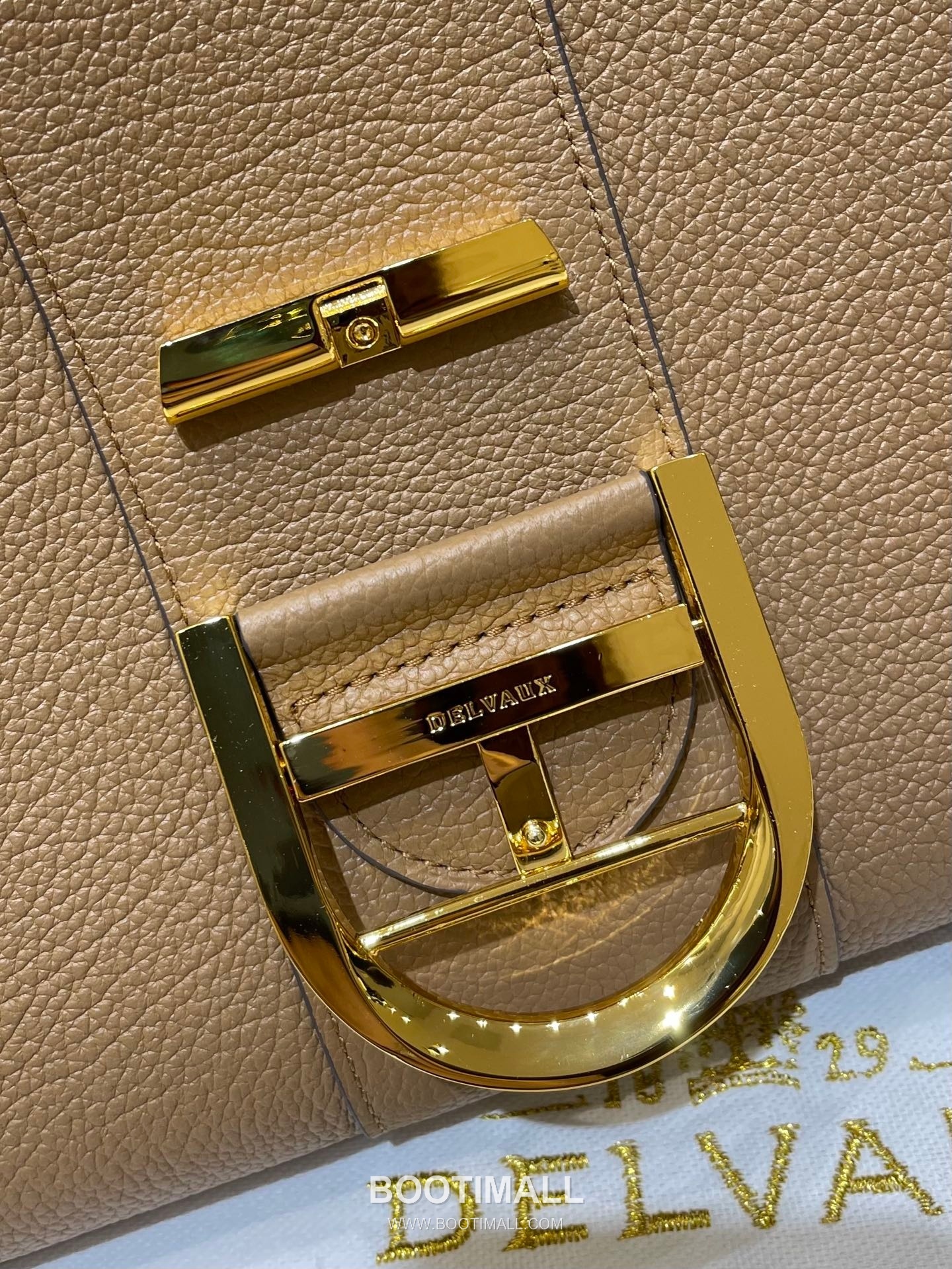 Delvaux Tempo Aluire Calfskin Tote Bag with Flap Strap Pocket Detail 델보 템포 알뤼르 카프스킨 토트백 플랩 스트랩 포켓 37.5cm 14