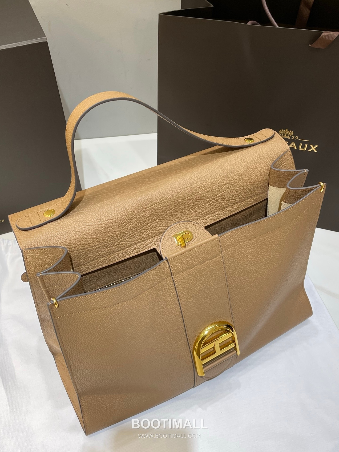 Delvaux Tempo Aluire Calfskin Tote Bag with Flap Strap Pocket Detail 델보 템포 알뤼르 카프스킨 토트백 플랩 스트랩 포켓 37.5cm 15