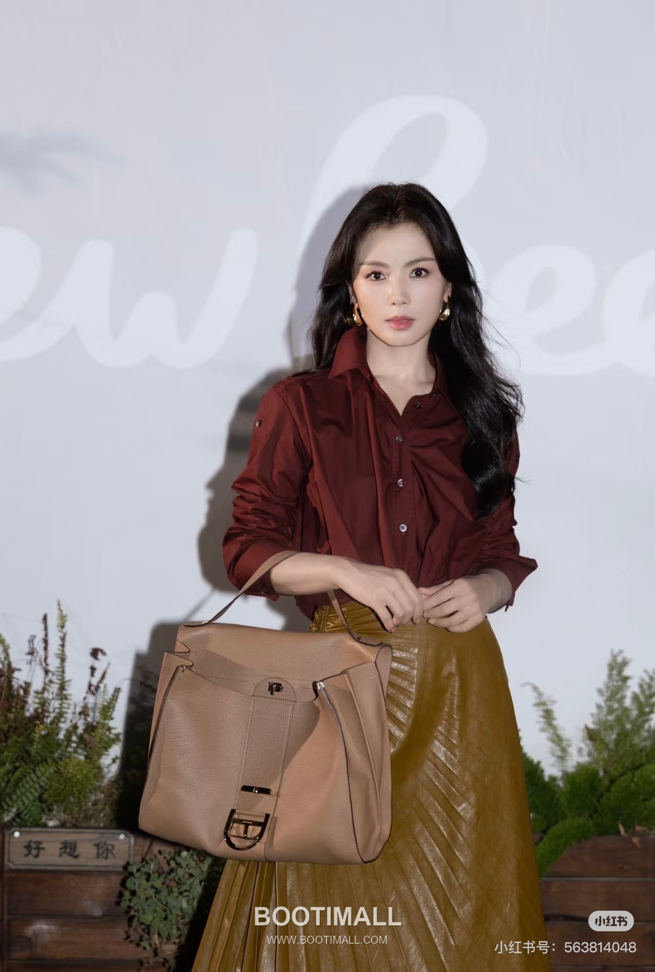 Delvaux Tempo Aluire Calfskin Tote Bag with Flap Strap Pocket Detail 델보 템포 알뤼르 카프스킨 토트백 플랩 스트랩 포켓 37.5cm 24
