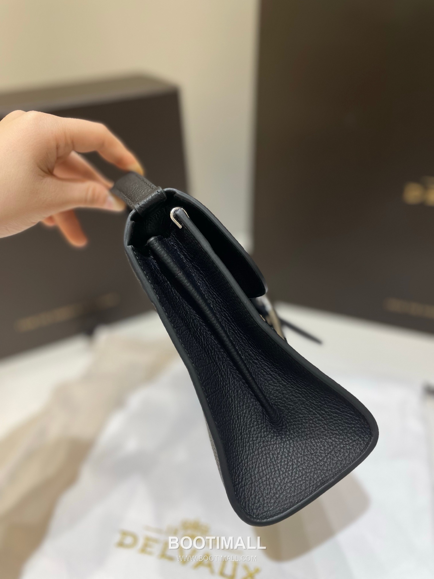 Delvaux Tempo Aluire Calfskin Tote Bag with Strap Flap Metal Detail 델보 템포 알뤼르 카프스킨 토트백 스트랩 플랩 메탈 23cm 12