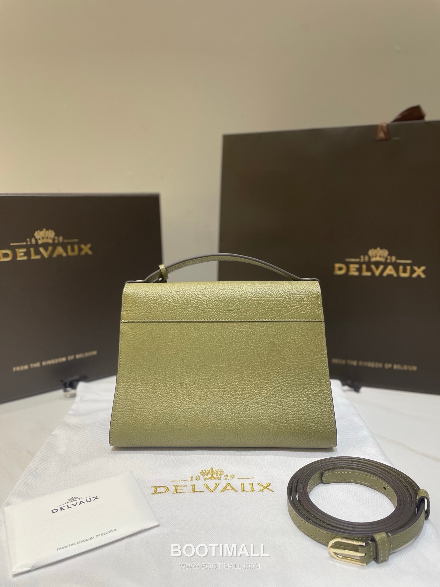 Delvaux Tempo Aluire Calfskin Tote Bag with Strap Flap Metal Detail 델보 템포 알뤼르 카프스킨 토트백 스트랩 플랩 메탈 23cm 8