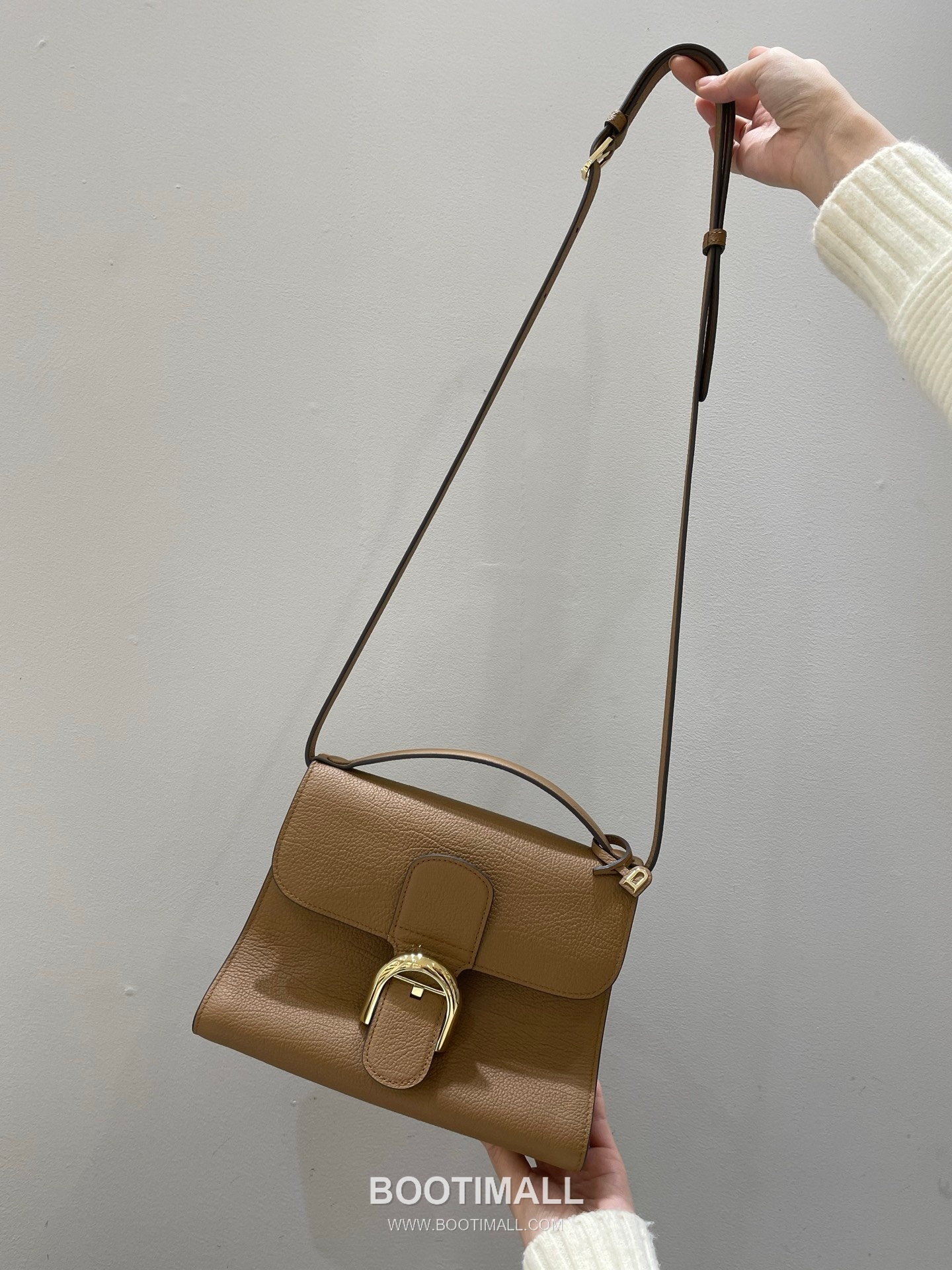 Delvaux Tempo Aluire Calfskin Tote Bag with Strap Flap Metal Detail 델보 템포 알뤼르 카프스킨 토트백 스트랩 플랩 메탈 23cm 16