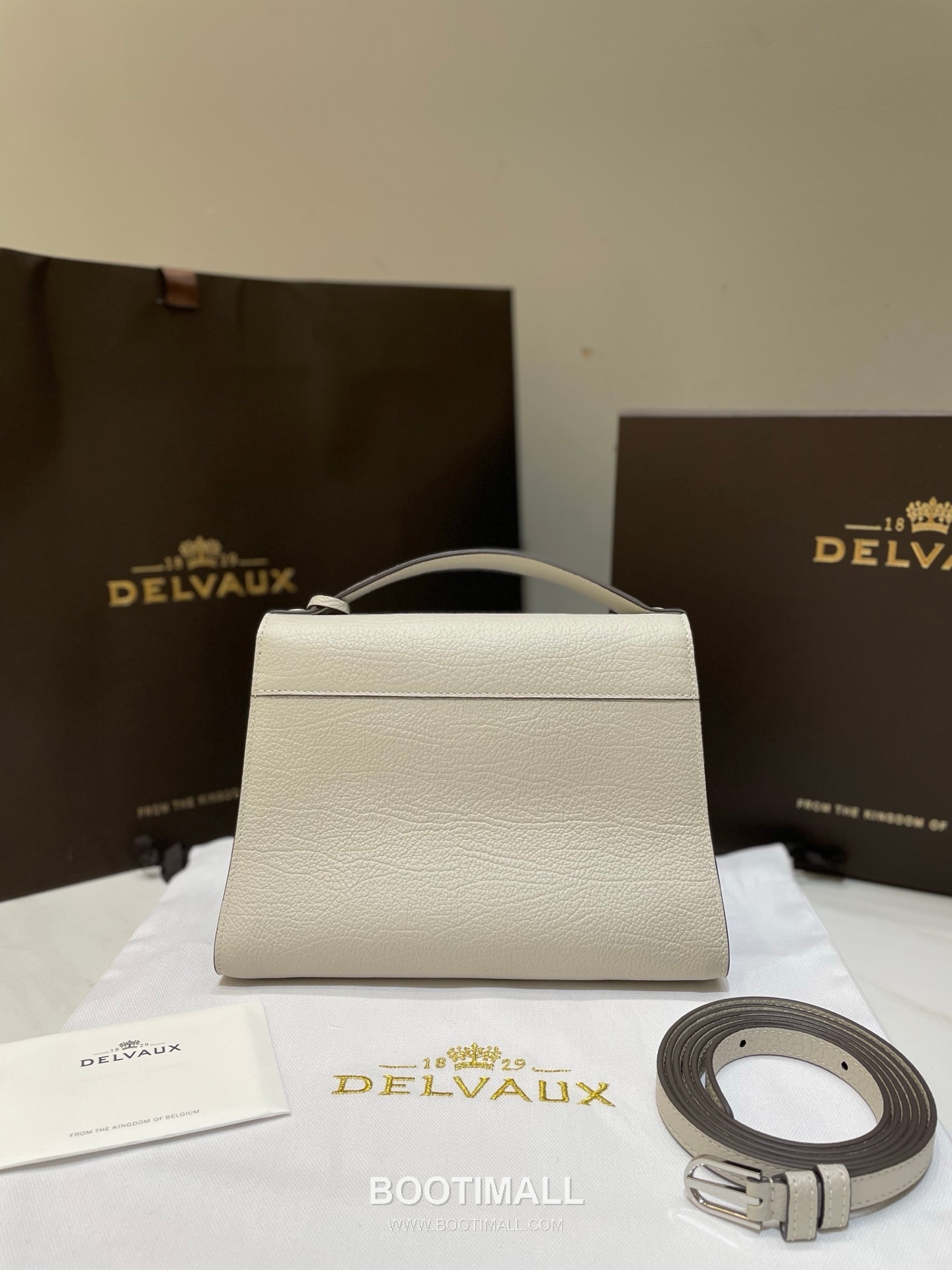 Delvaux Tempo Aluire Calfskin Tote Bag with Strap Flap Metal Detail 델보 템포 알뤼르 카프스킨 토트백 스트랩 플랩 메탈 23cm 8