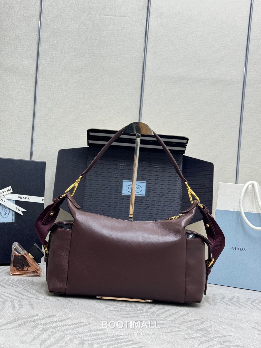 Prada Re-Nylon Suede Calfskin Backpack with Multi Pocket Strap Detail 프라다 리나일론 스웨이드 카프스킨 멀티포켓 스트랩 1BC264 32cm 2