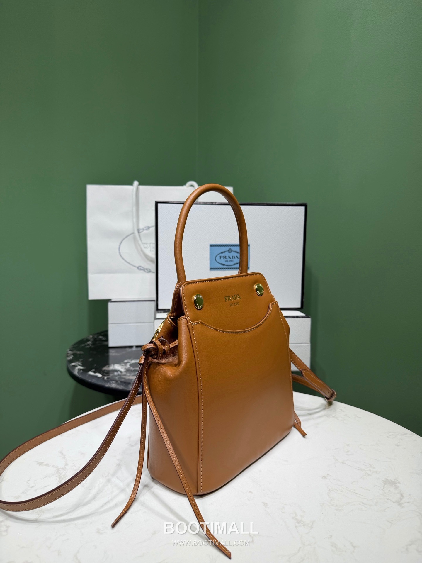 Prada Carry Calfskin Tote Bag with Strap Magnetic Closure Detail 프라다 캐리 카프스킨 토트백 스트랩 마그네틱클로저 1BA496 19cm 2