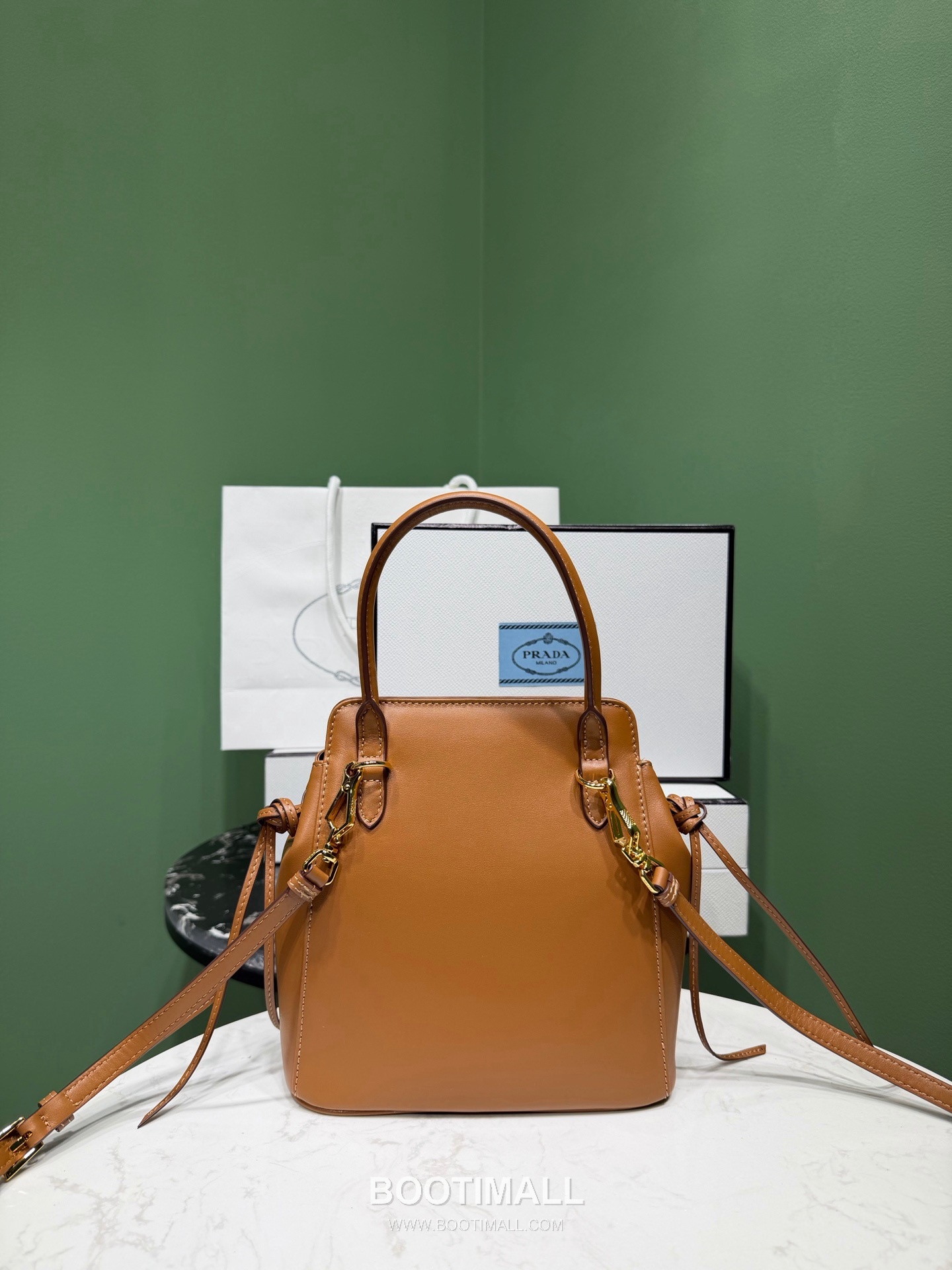 Prada Carry Calfskin Tote Bag with Strap Magnetic Closure Detail 프라다 캐리 카프스킨 토트백 스트랩 마그네틱클로저 1BA496 19cm 3