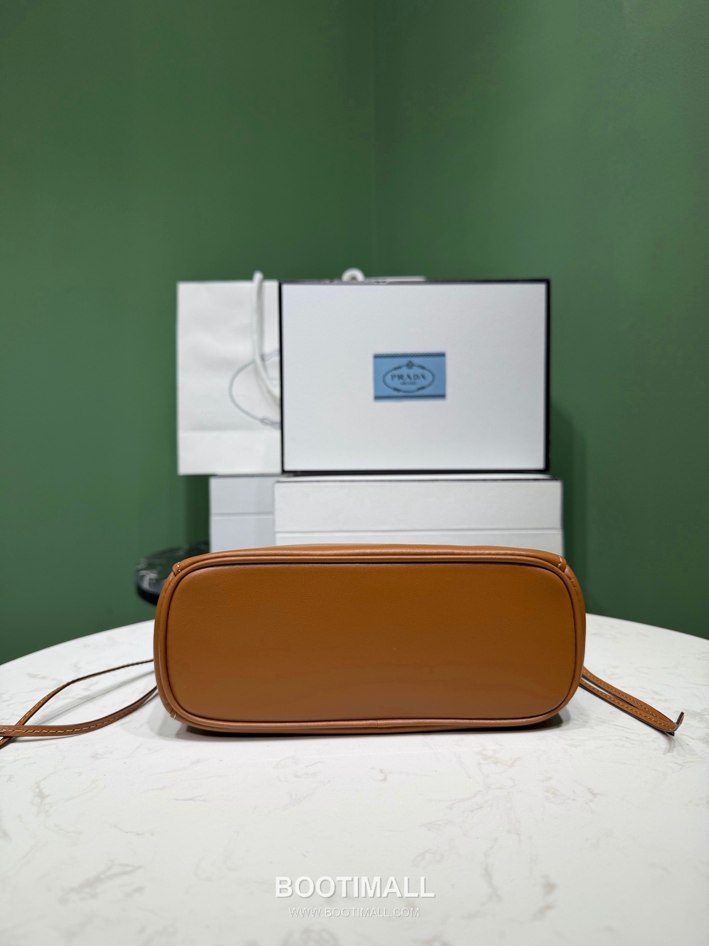 Prada Carry Calfskin Tote Bag with Strap Magnetic Closure Detail 프라다 캐리 카프스킨 토트백 스트랩 마그네틱클로저 1BA496 19cm 4