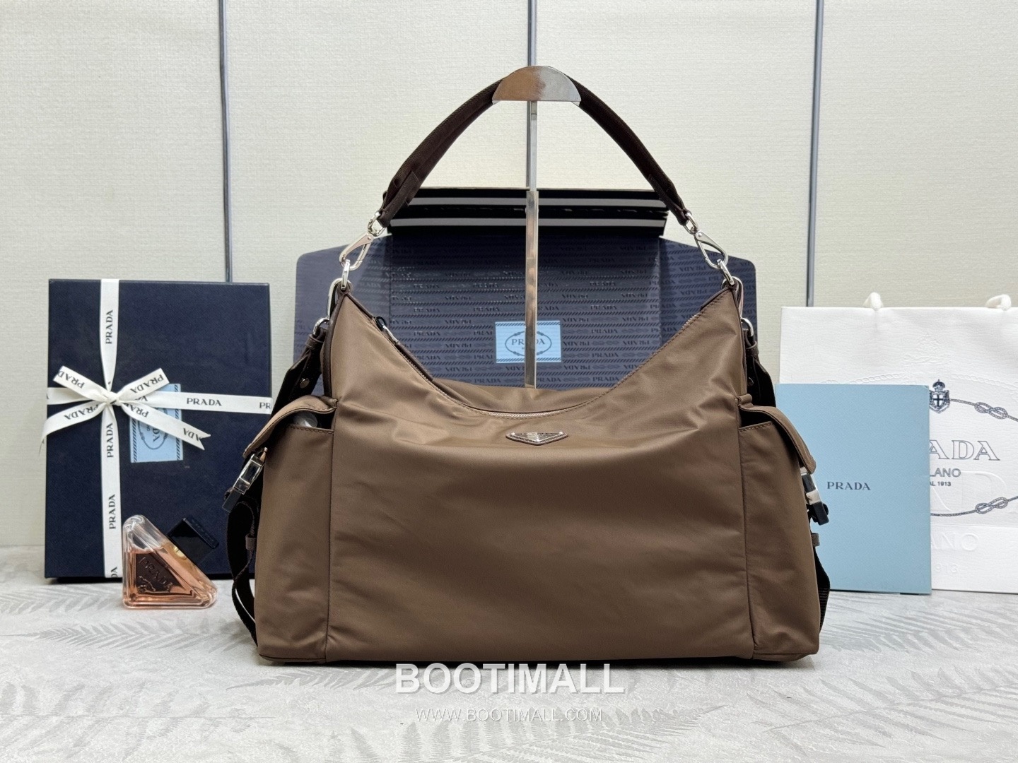 Prada Re-Nylon Calfskin Hobo Bag with Multi Pocket Strap Detail 프라다 리나일론 카프스킨 호보백 멀티포켓 스트랩 2VH204 43cm 1