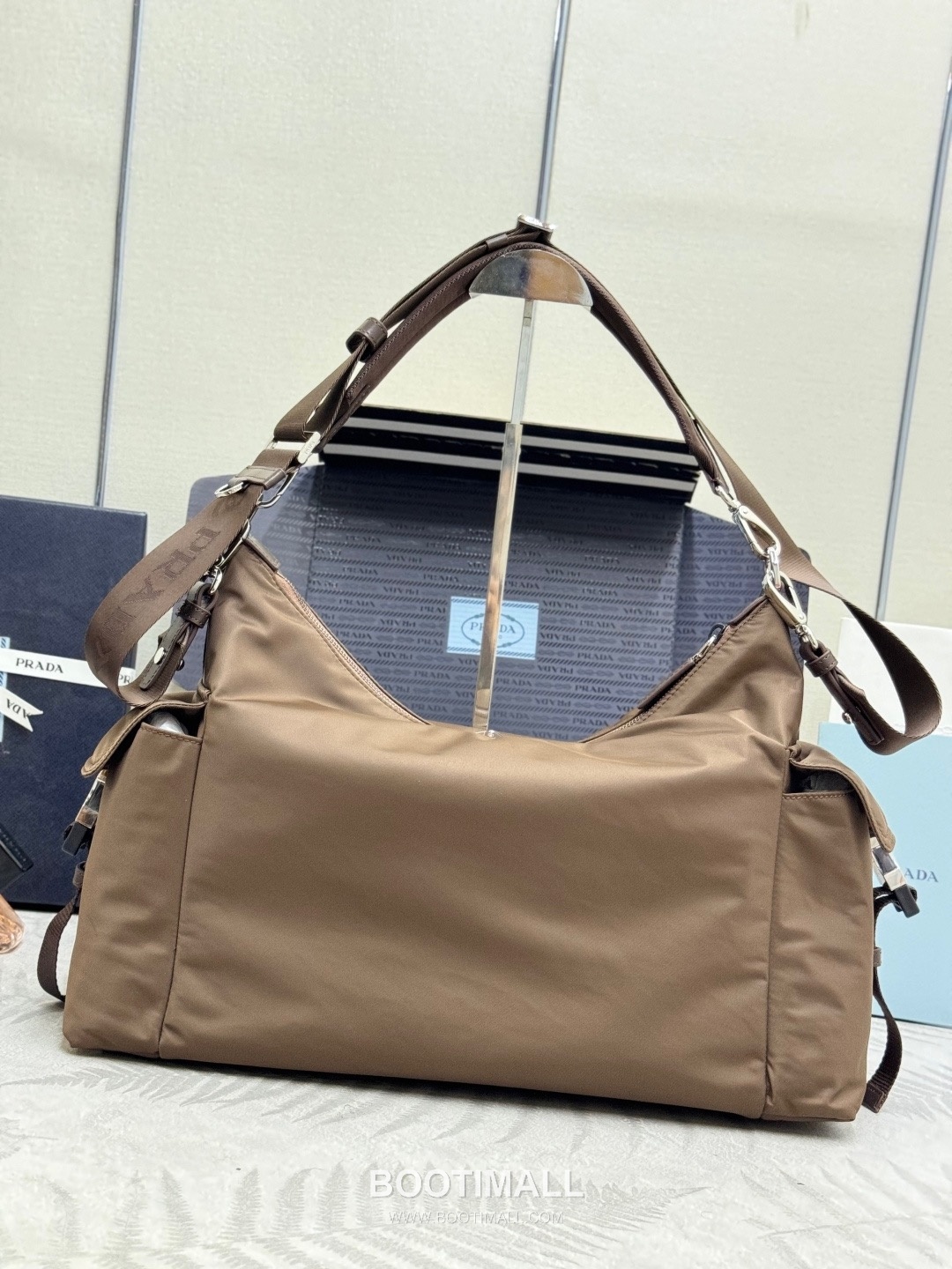 Prada Re-Nylon Calfskin Hobo Bag with Multi Pocket Strap Detail 프라다 리나일론 카프스킨 호보백 멀티포켓 스트랩 2VH204 43cm 2
