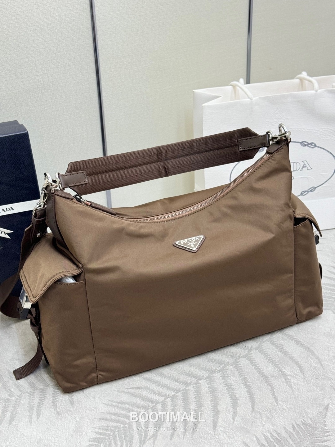 Prada Re-Nylon Calfskin Hobo Bag with Multi Pocket Strap Detail 프라다 리나일론 카프스킨 호보백 멀티포켓 스트랩 2VH204 43cm 4